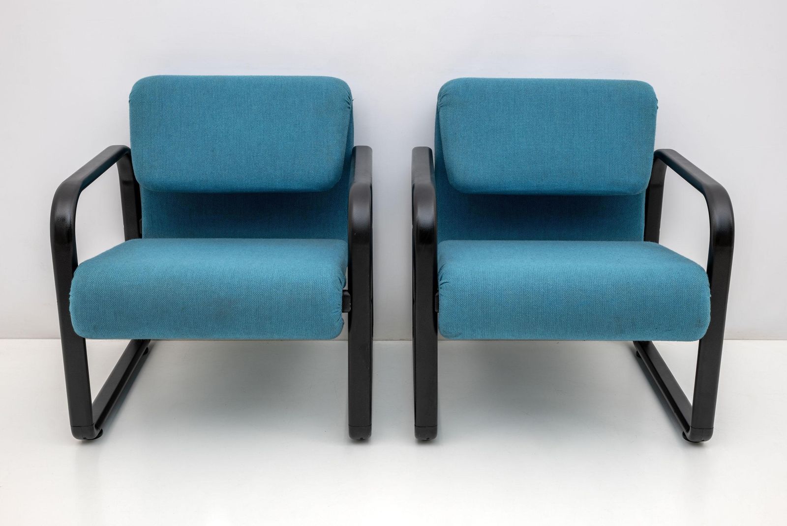Post Modern Italian Fabric And Metal Armchairs By Arflex, 70s photo vinterior