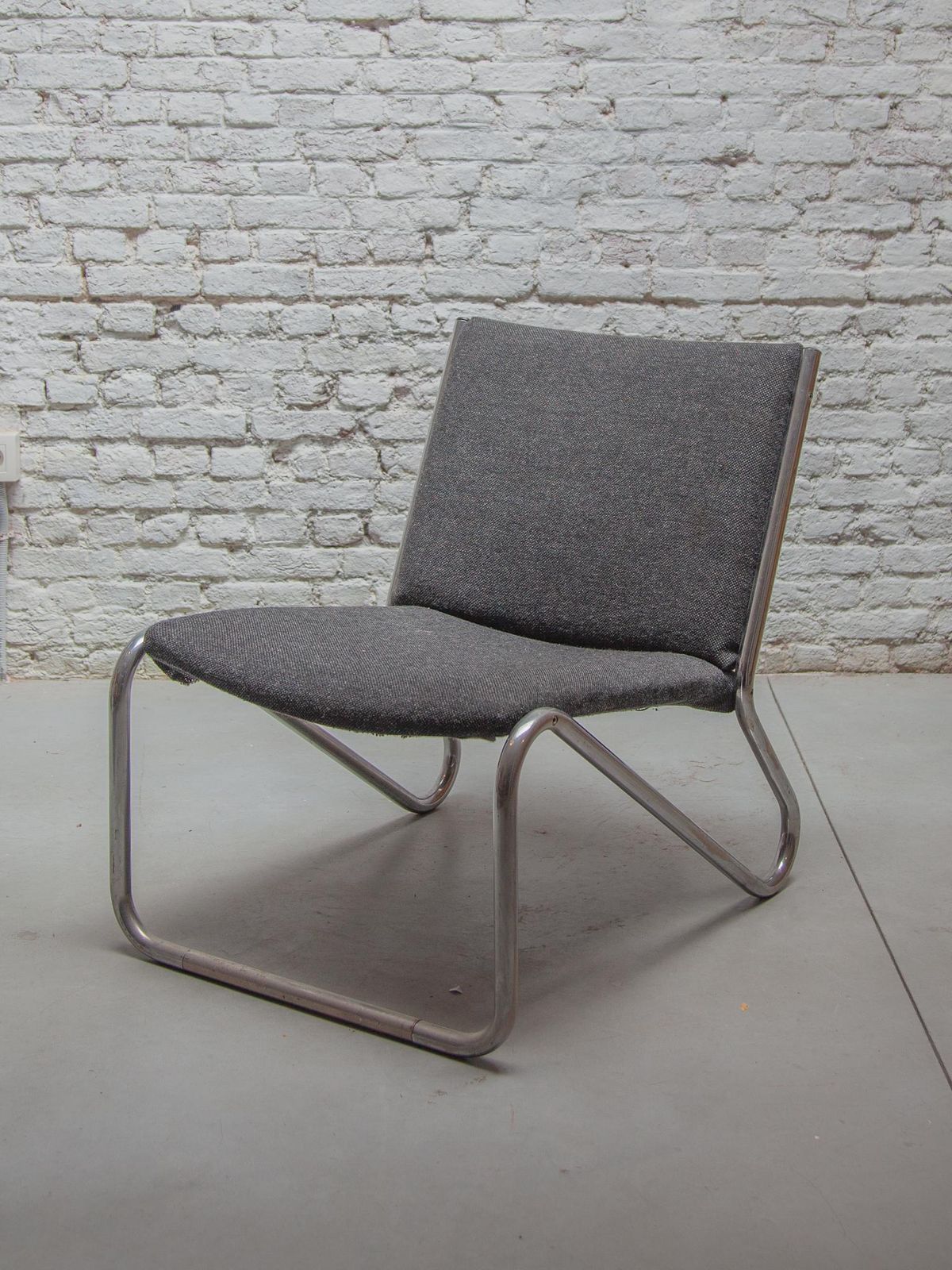 Set Of Five Chrome Tubular Steel Bauhaus Style Lounge Chairs photo Furniture