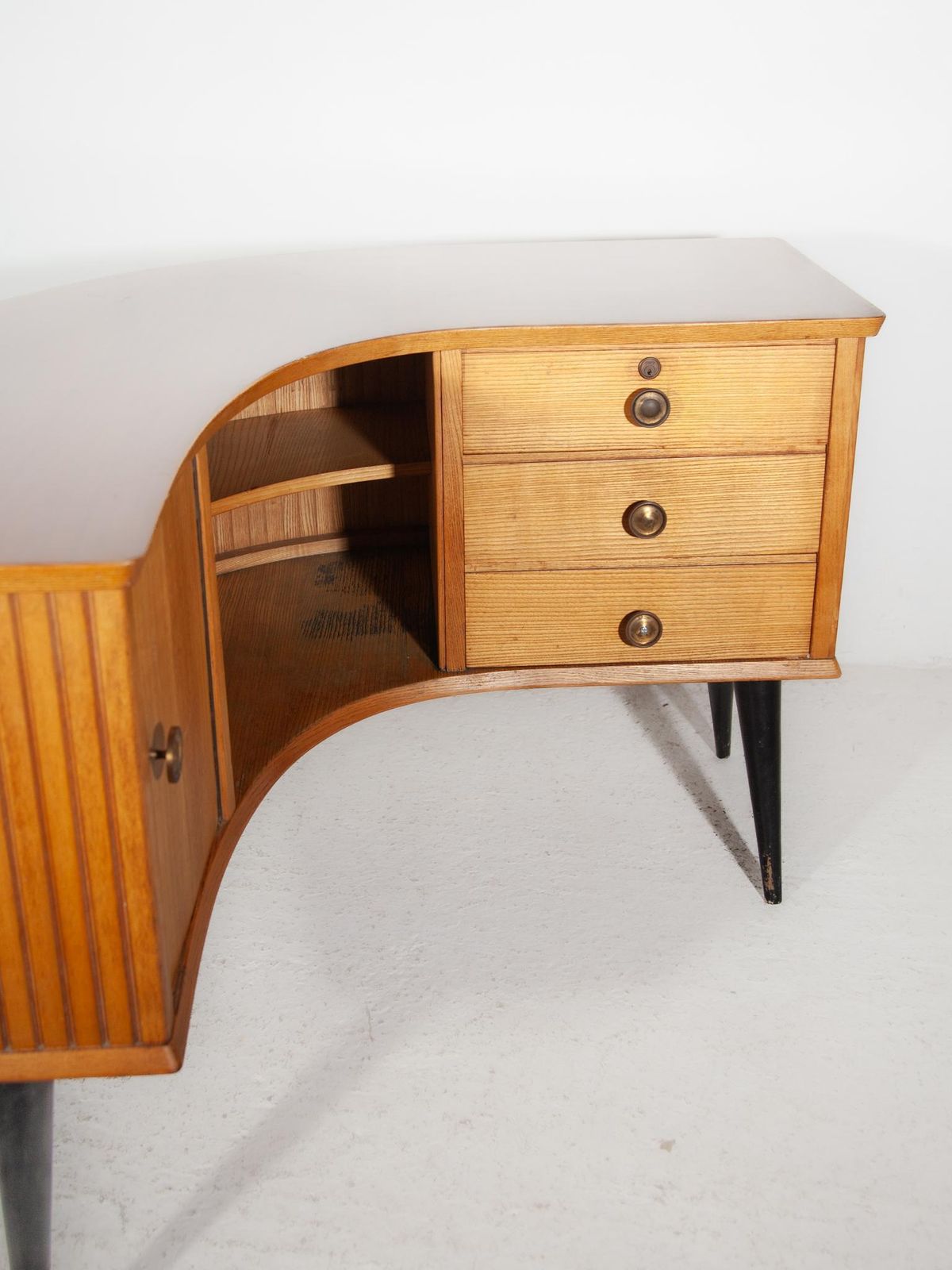 3723.0 Boomerang Shaped Desk, Shop Counter, 1950s By Alfred Hendrickx photo
