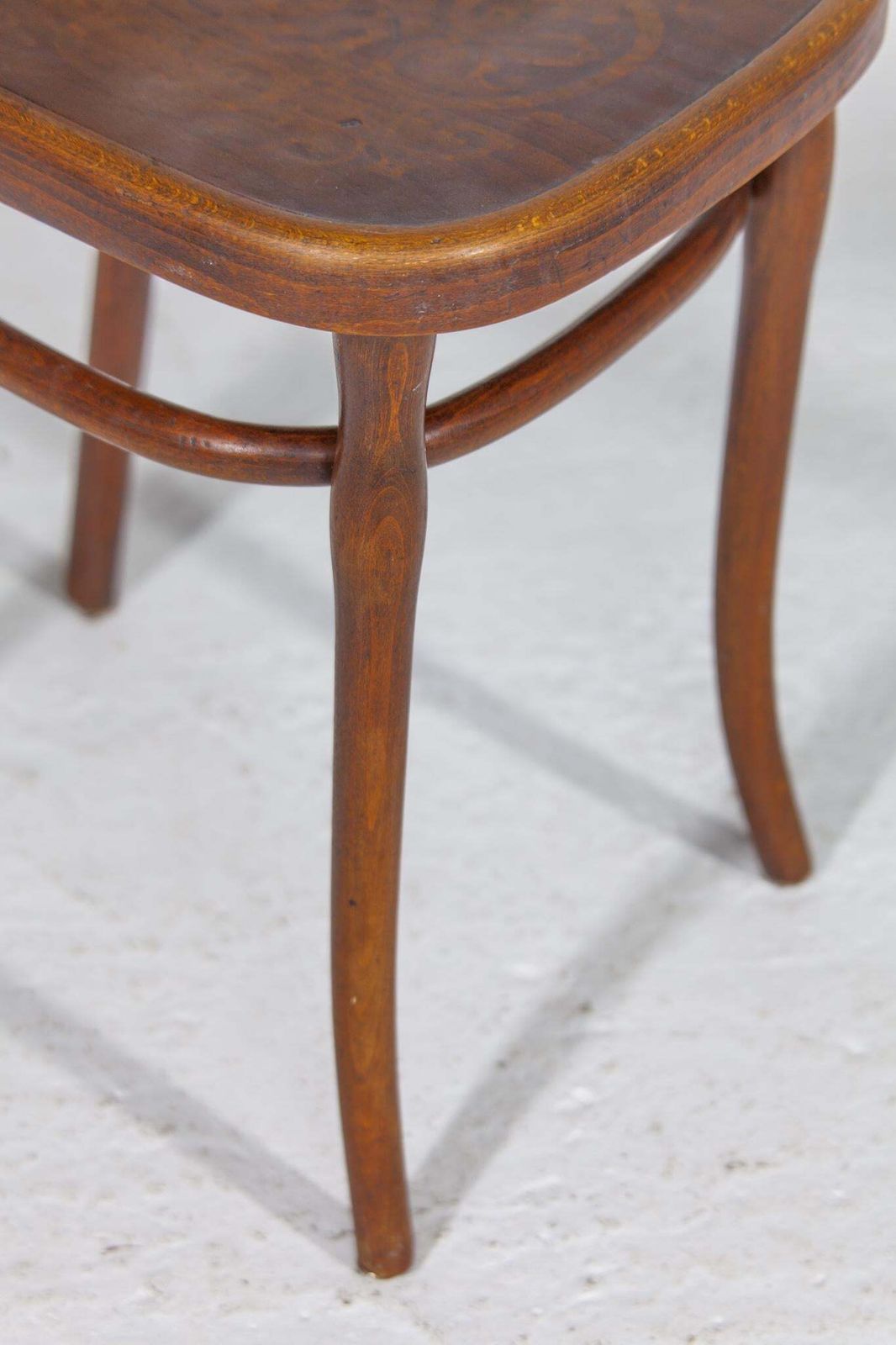 photo vinterior Thonet Art Nouveau Set Of Six Very Rare Chairs With Printed Pattern.