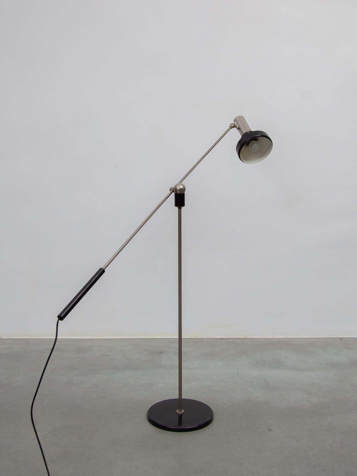 photo furniture Rare "Magneto" Floor Lamp Designed By H. Fillekes For Artiforte, 1956, Holland