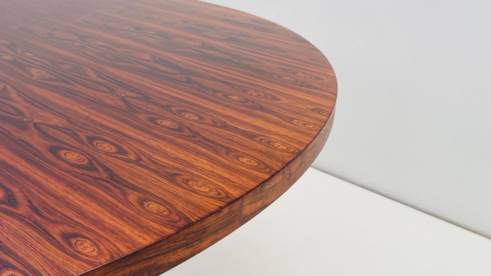 Round One And A Half Meter Table With Tulip Base photo buy