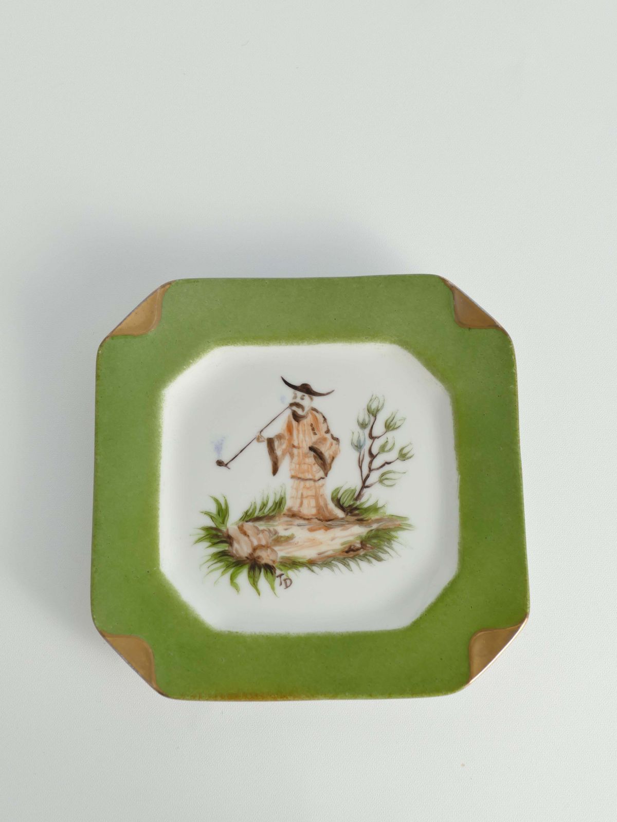 Handpainted Green And Gold Porcelain Ashtray With Chinoiserie Smoking Motif photo vinterior