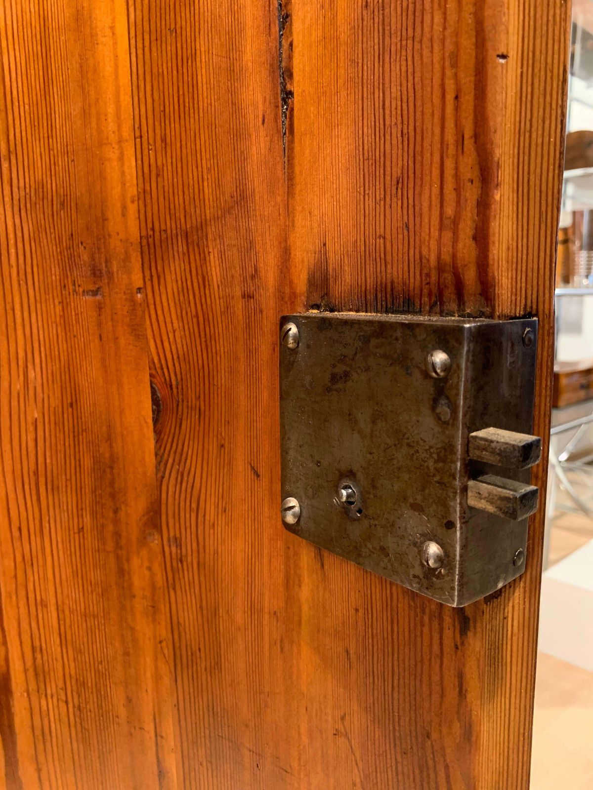photo vinterior Biedermeier Corner Cabinet, Cherry Veneer, Ebony, South Germany Circa 1820