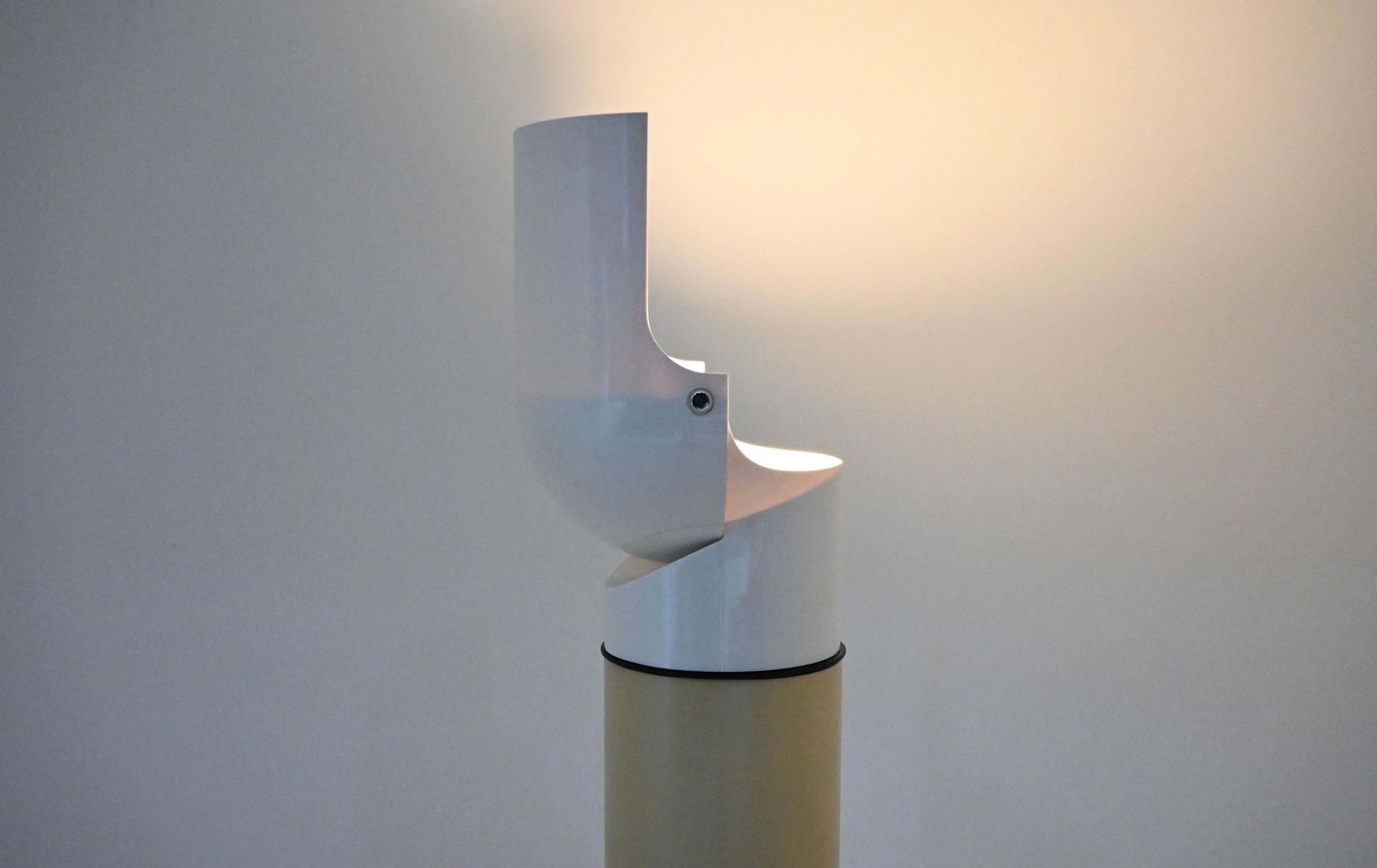 6004.0 Mezzo Pileo Floor Lamp By Gae Aulenti For Artemide, 1970s photo