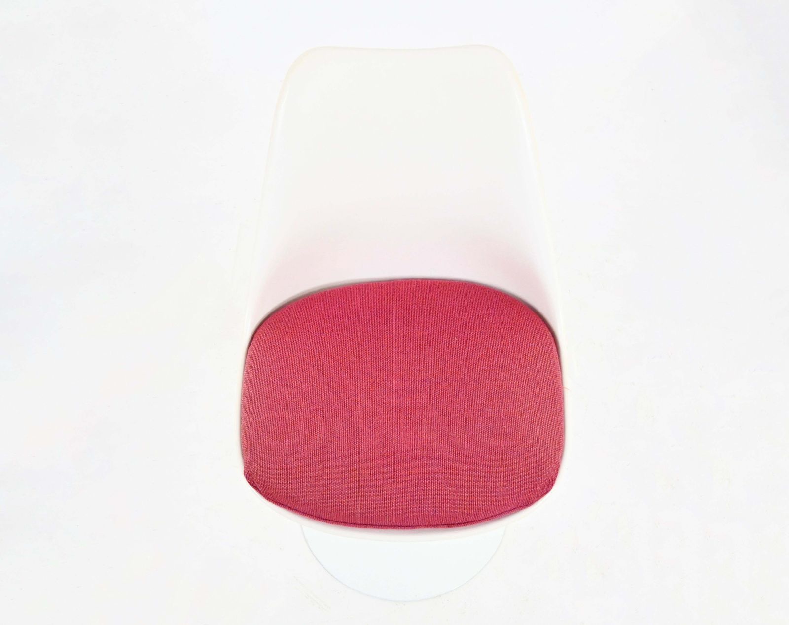 photo for sale Tulip Dining Chairs By Eero Saarinen For Knoll International, 1970s, Set Of 6