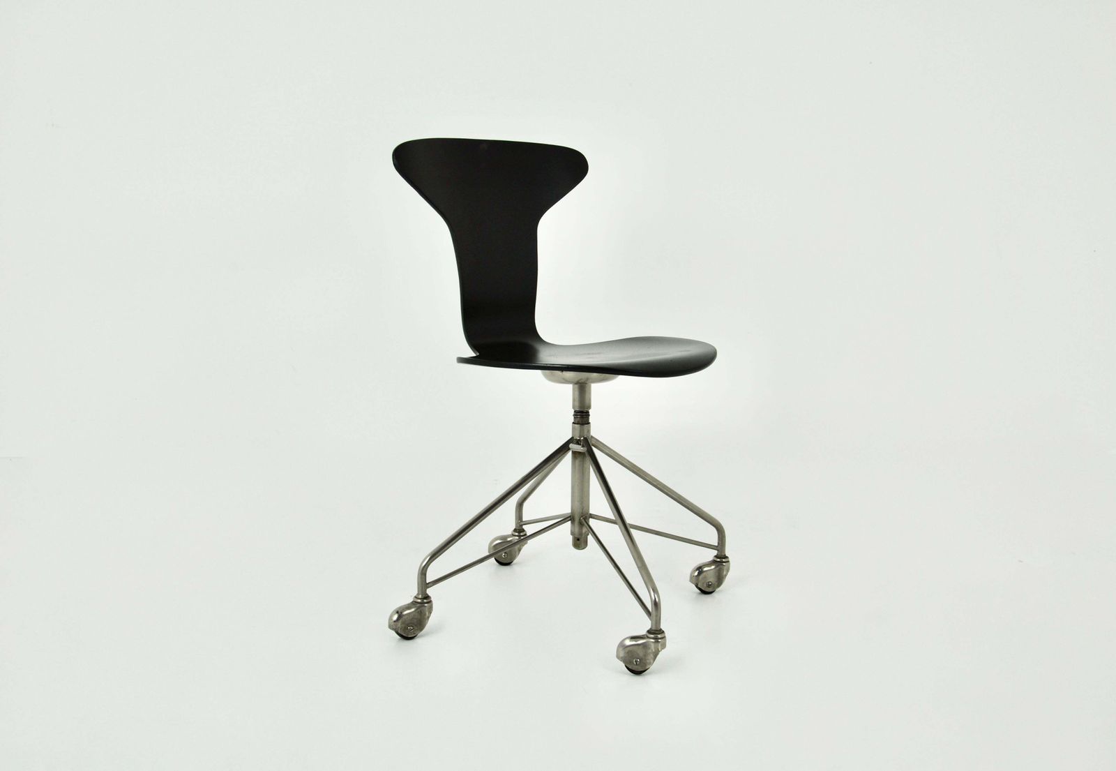 Chair Model 3117 By Arne Jacobsen For Fritz Hansen, 1950s photo furniture