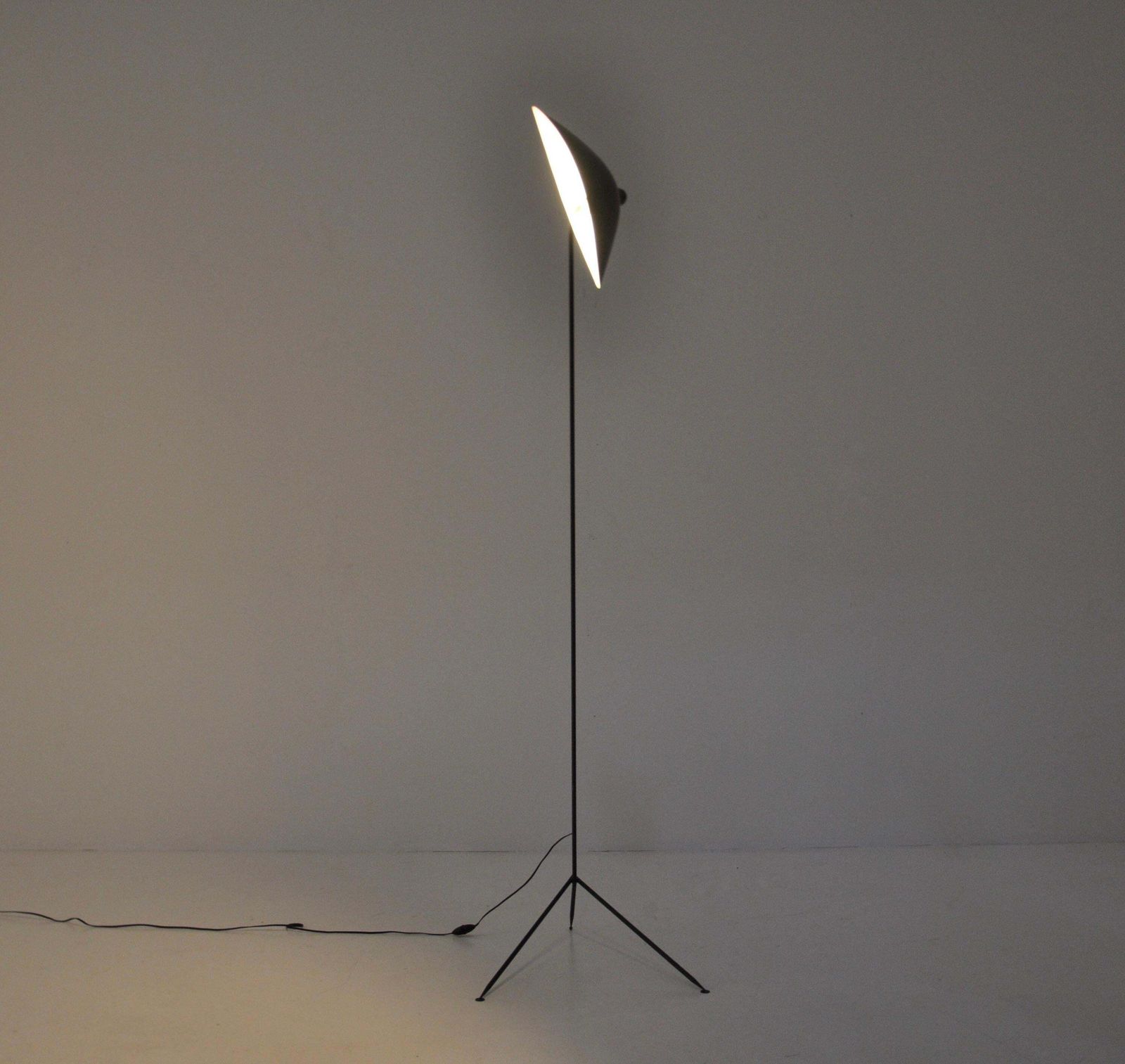 photo furniture Floor Lamp By Serge Mouille, 1st Edition, 1953