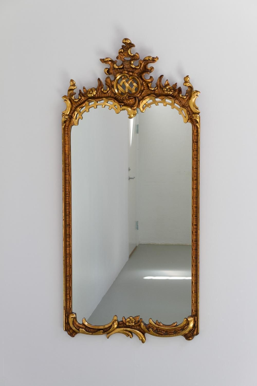 photo furniture Antique Italian Rococo Style Carved Giltwood Mirror, Late 19th Century.
