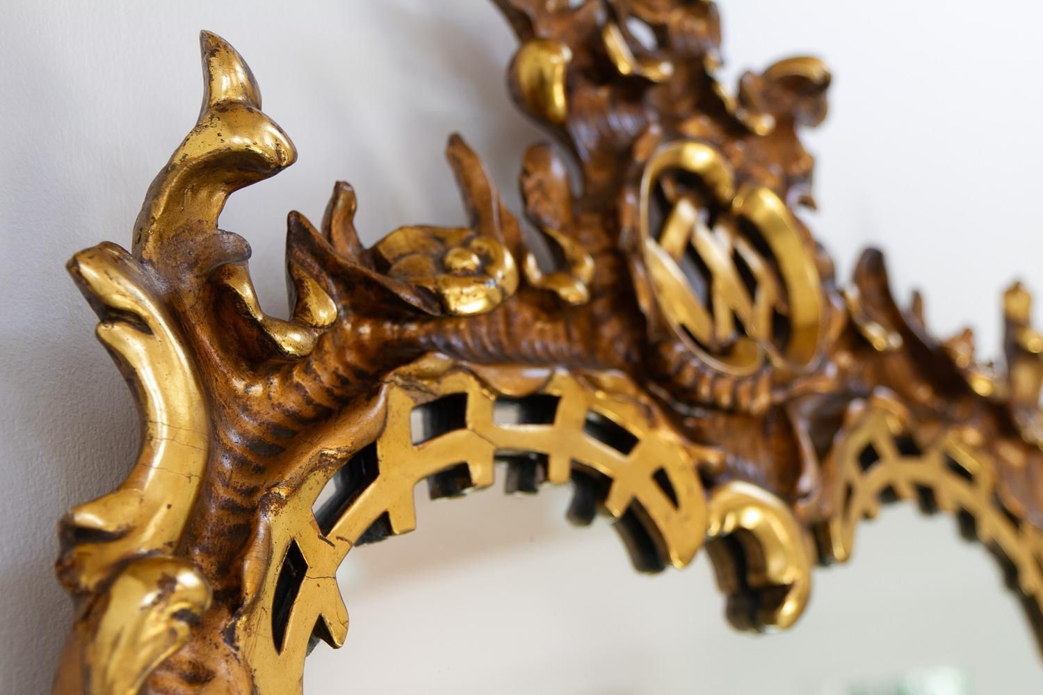 photo vinterior Antique Italian Rococo Style Carved Giltwood Mirror, Late 19th Century.