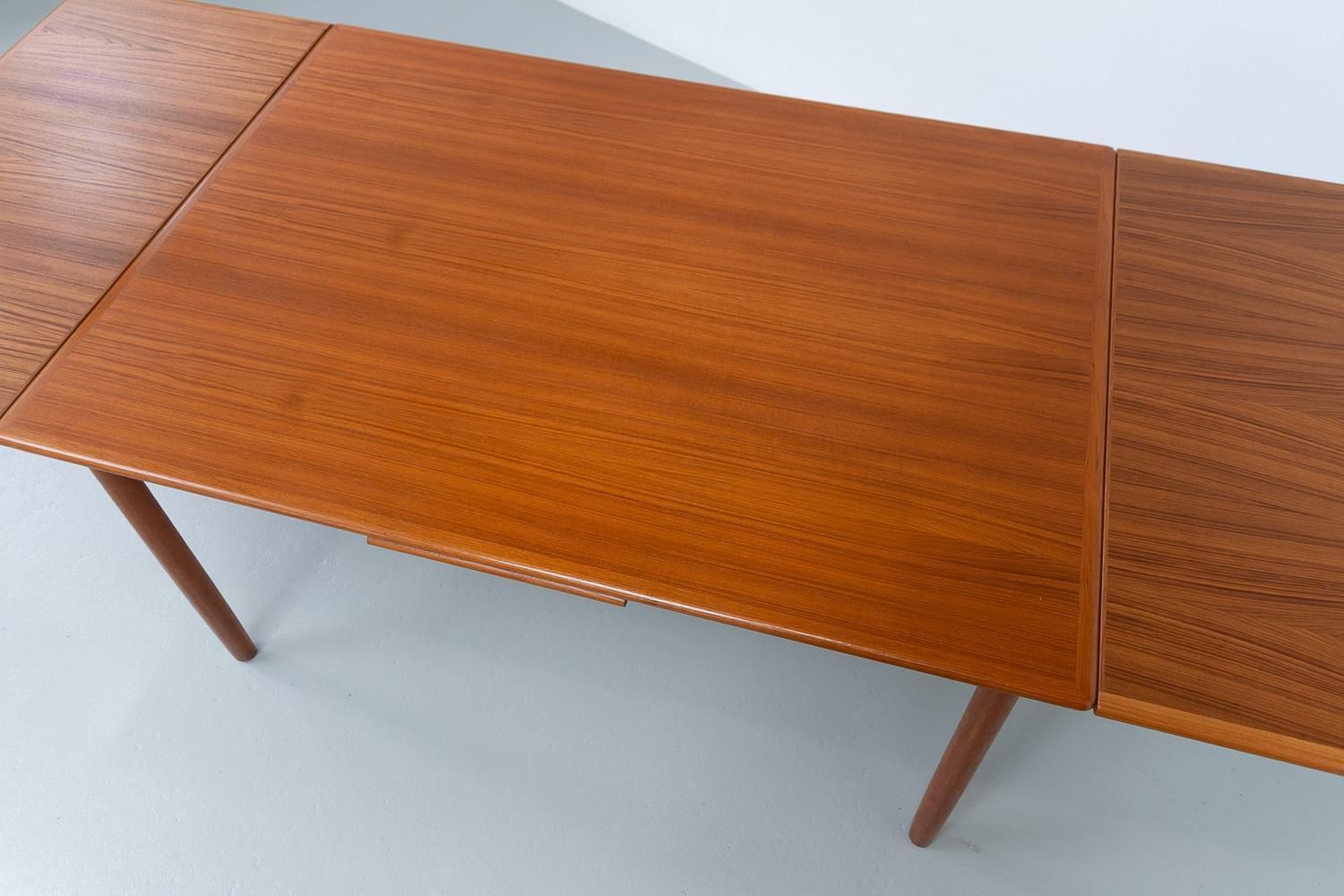 photo vintage Danish Mid Century Extendable Teak Dining Table, 1960s.