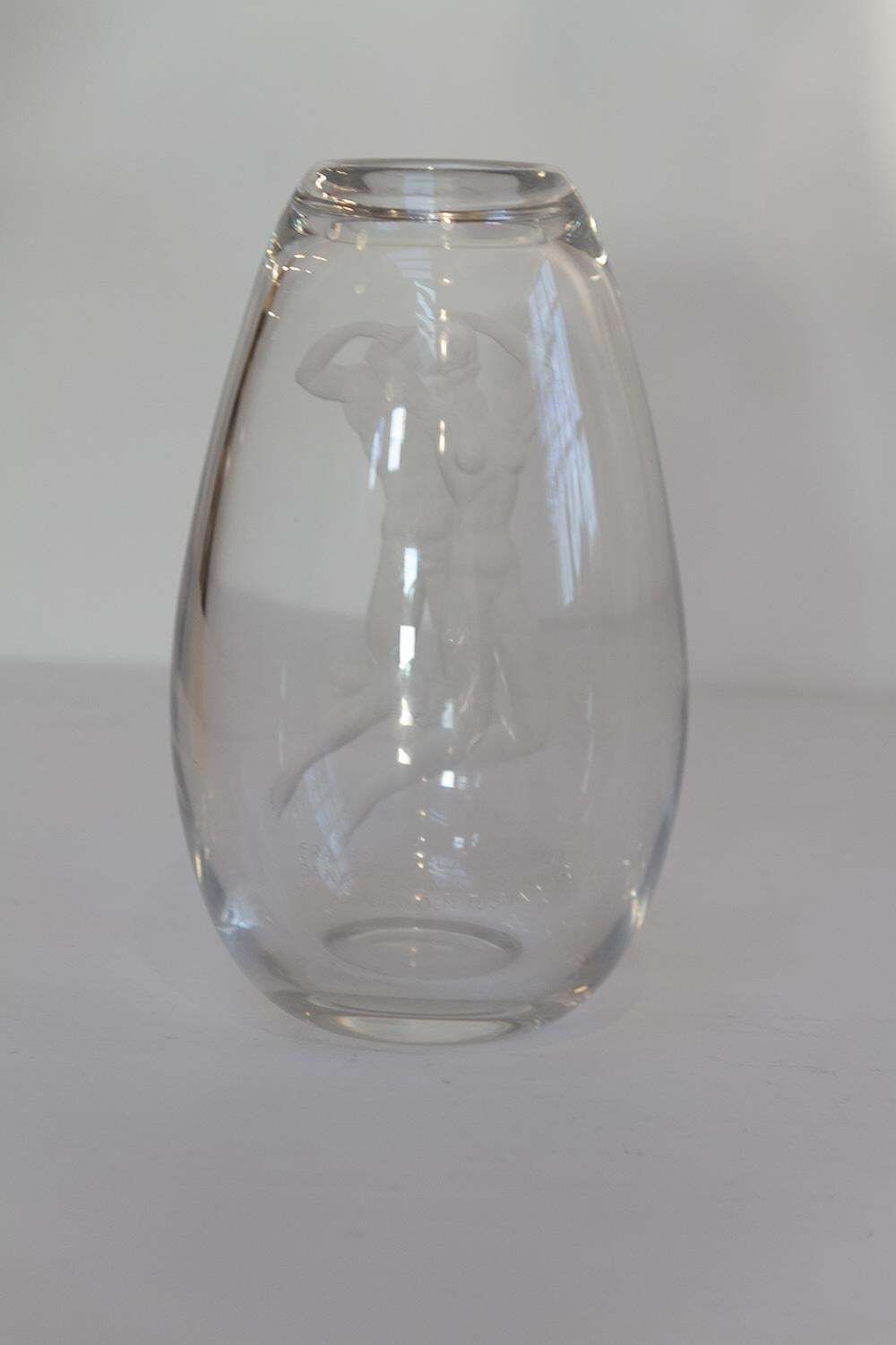 photo furniture Swedish Art Deco Glass Vase With Couple By Vicke Lindstrand For Orrefors, 1930s.