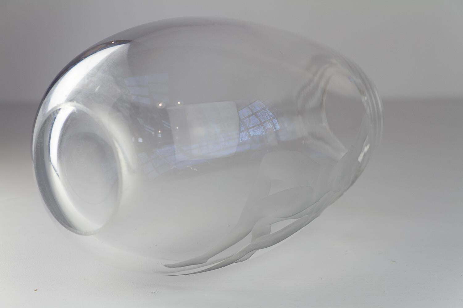 472.0 Swedish Art Deco Glass Vase With Couple By Vicke Lindstrand For Orrefors, 1930s. photo