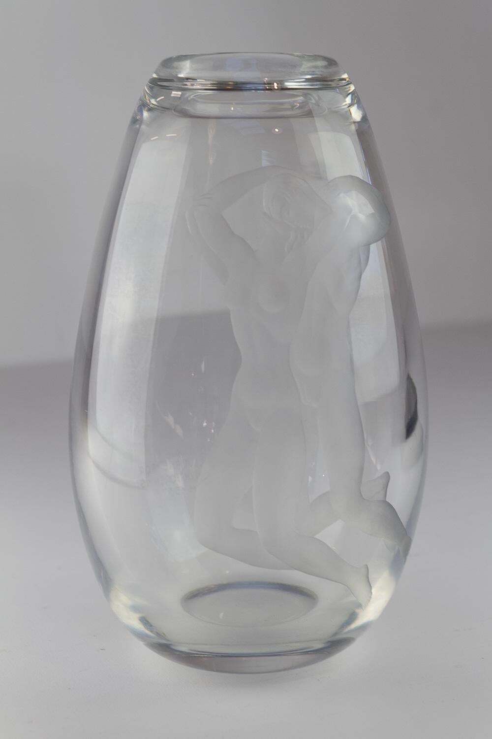 photo vintage Swedish Art Deco Glass Vase With Couple By Vicke Lindstrand For Orrefors, 1930s.