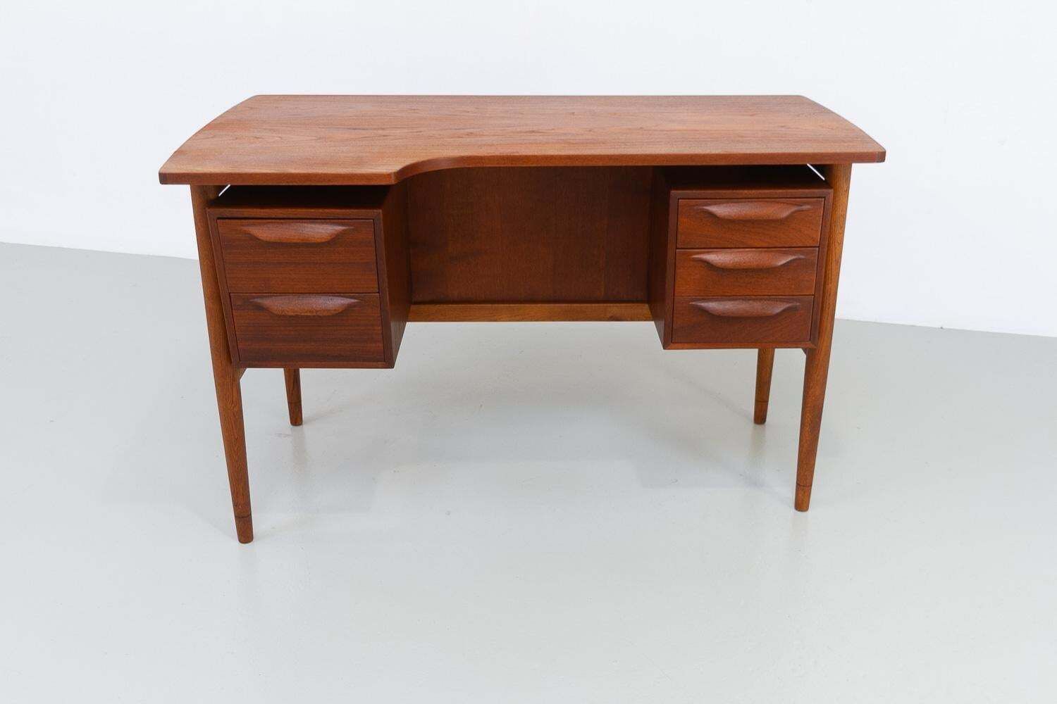 Danish Mid Century Modern Asymmetrical Teak Desk, 1950s. photo 1845.0