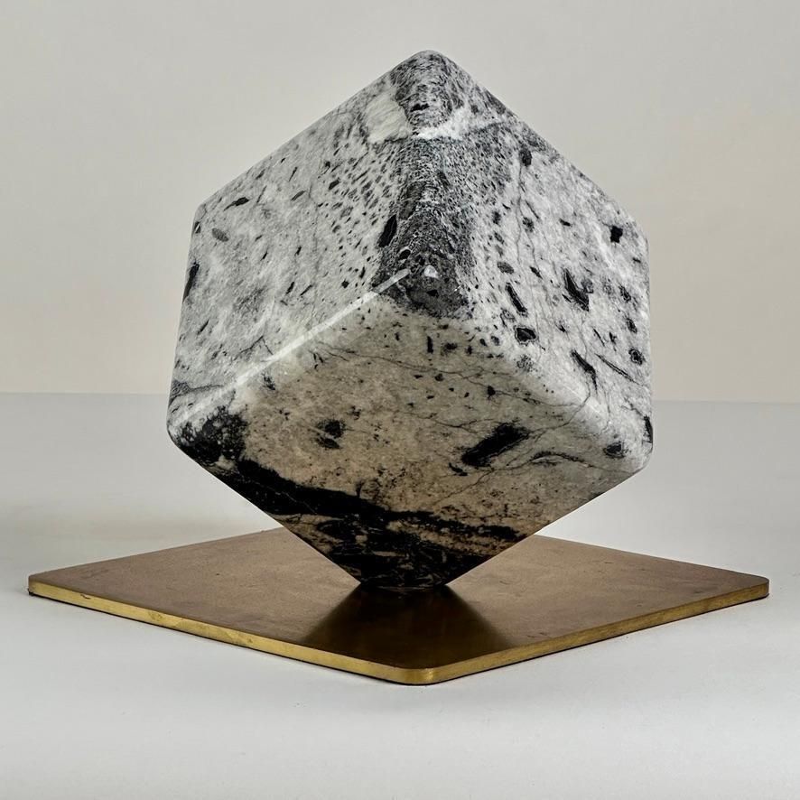 Late 20th Century Italian Black & White Rotating Marble Cube With Brass Basement photo furniture