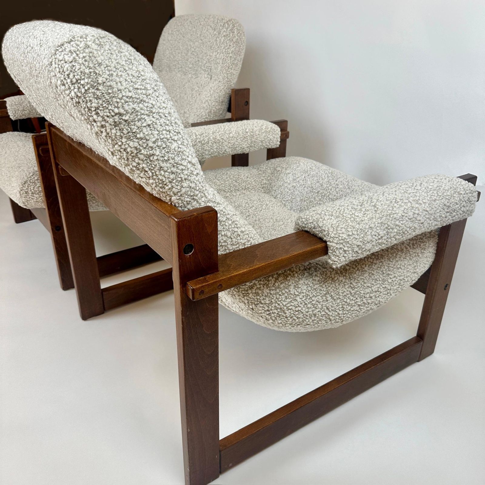 photo furniture Pair Of Brazilian Wood & Beige Wool Bouclè Mp 163 Earth Chairs By Percival Lafer