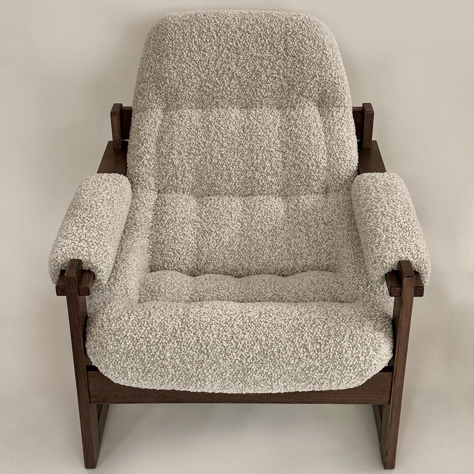8577.0 Pair Of Brazilian Wood & Beige Wool Bouclè Mp 163 Earth Chairs By Percival Lafer photo