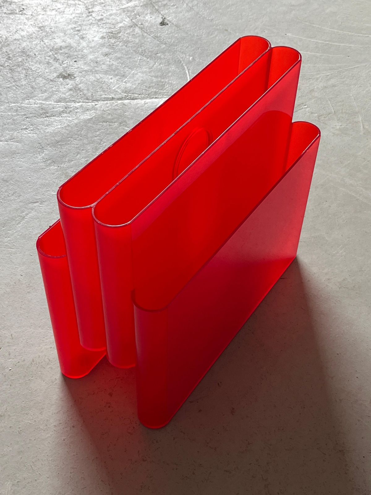 Red Kartell Mod. 4676 Vintage Space Age Magazine Rack By Giotto Stoppino, 1970s photo Home Decor