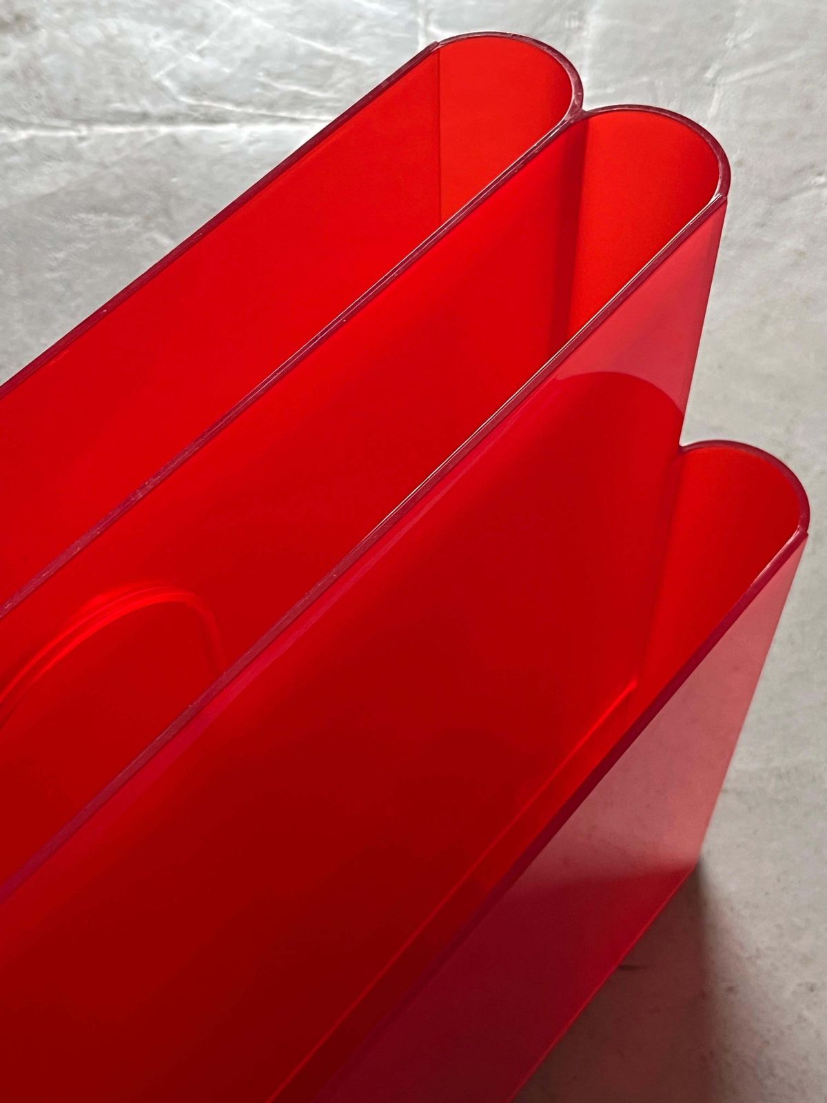 Red Kartell Mod. 4676 Vintage Space Age Magazine Rack By Giotto Stoppino, 1970s photo vintage