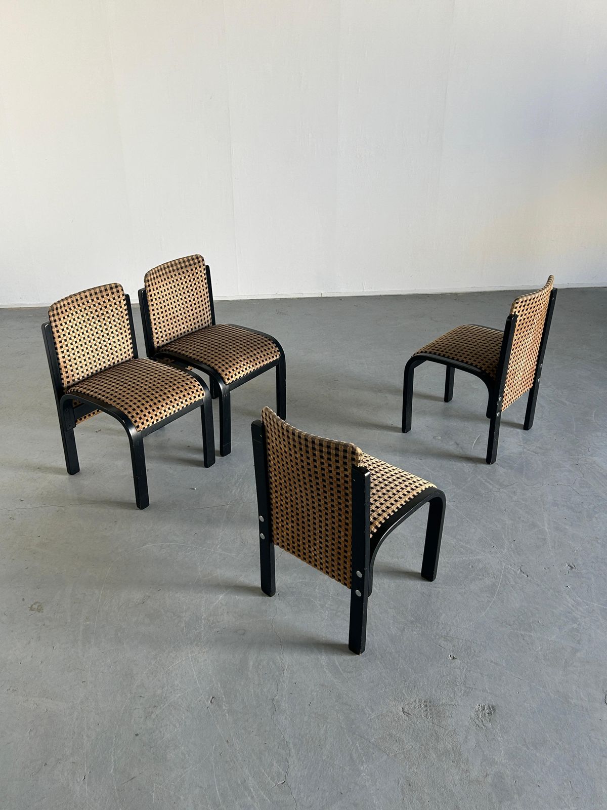 Set Of 4 Italian Sculptural Lacquered Bentwood Dining Chairs, Geometric Pattern photo vinterior