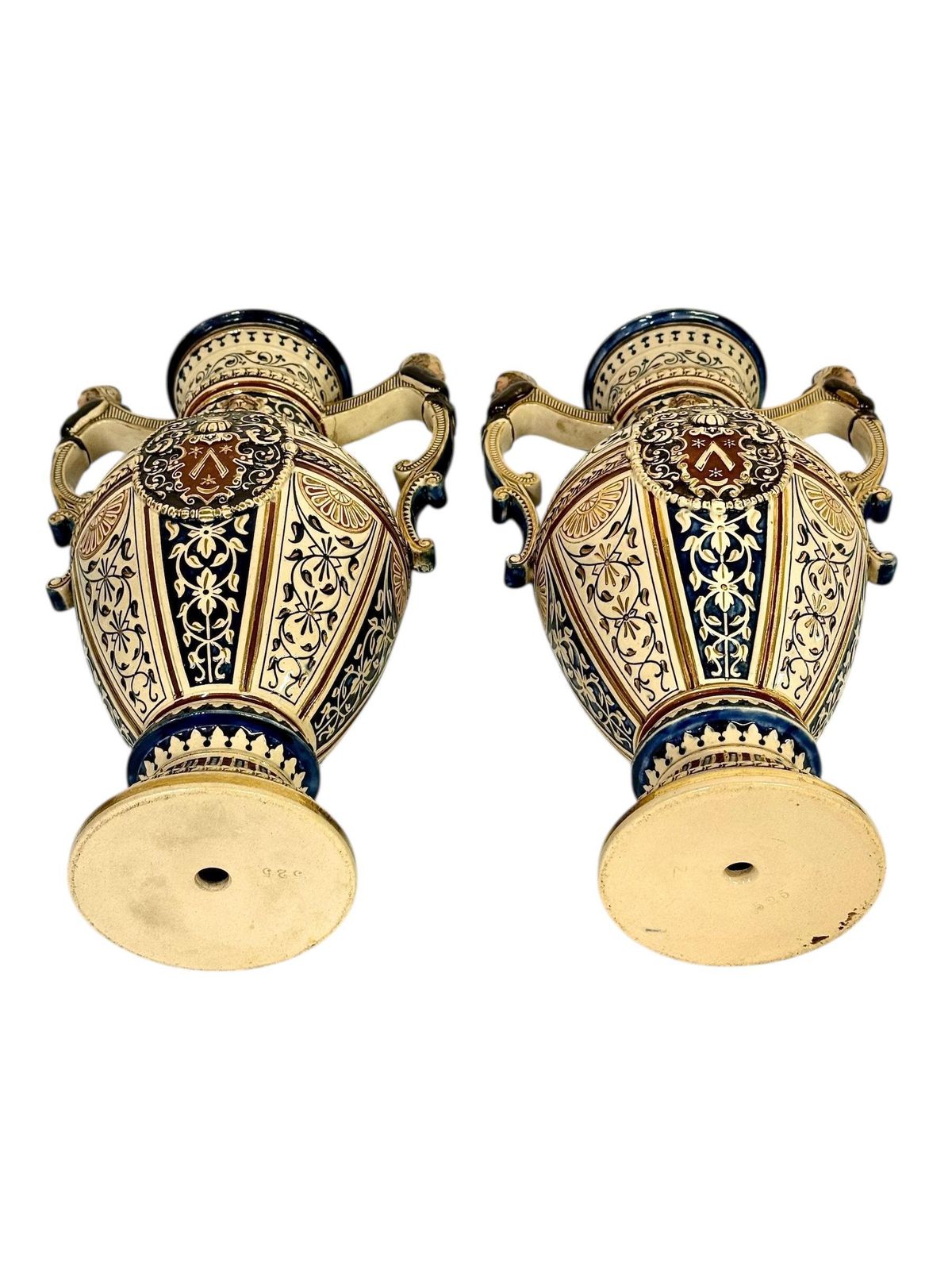 photo vinterior Pair Of 19th Century Renaissance Revival Faience Vases With Heraldic Crests