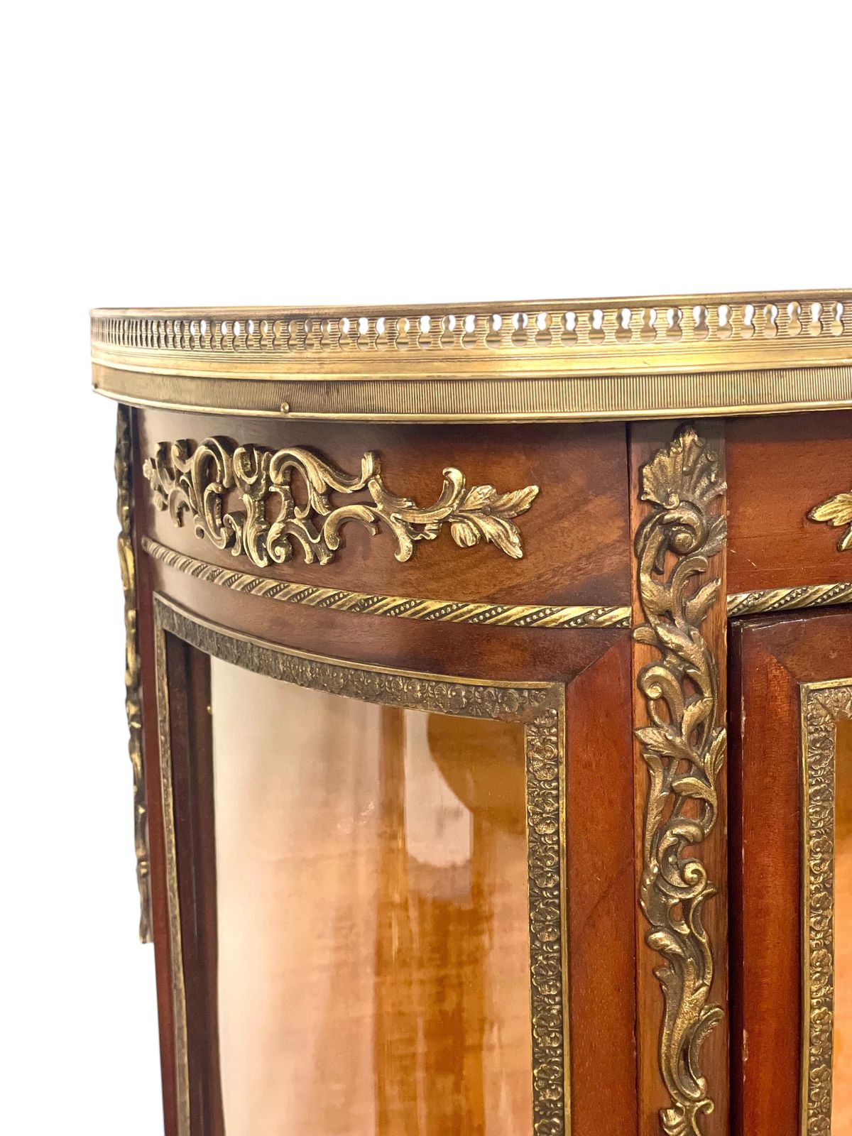 19th Century Louis XV Vitrine With Marble Top And Ormolu Mounts photo vinterior