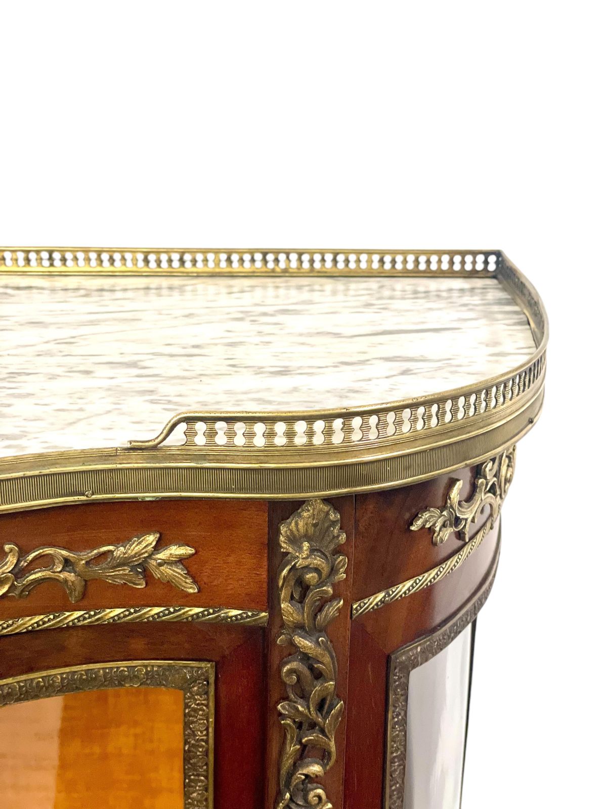 photo vinterior 19th Century Louis XV Vitrine With Marble Top And Ormolu Mounts