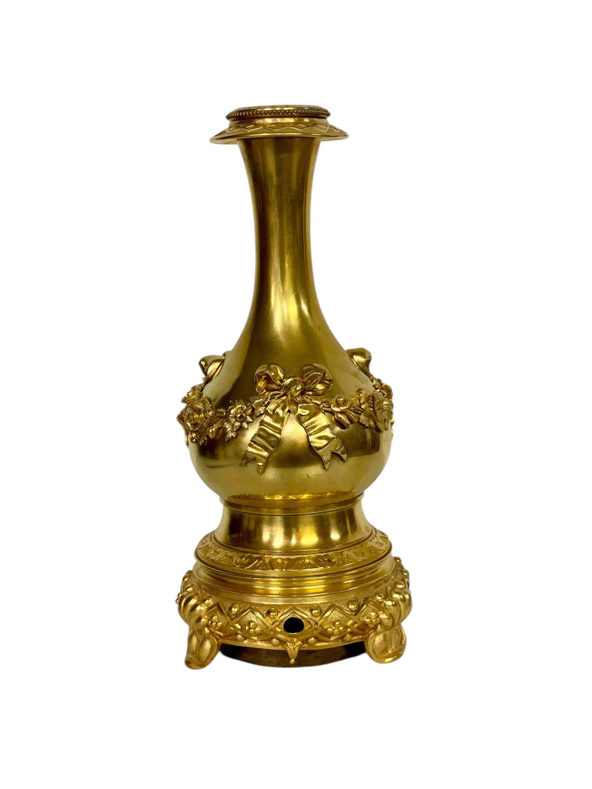 photo furniture Louis XVI Gilt Bronze Table Lamp With Roses And Ribbons, 19th Century