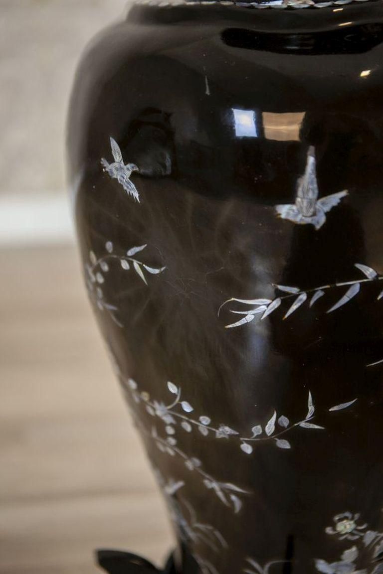 Large Chinese Lacquer Vase From The 1960s 1970s With Mother Of Pearl Inlays photo buy
