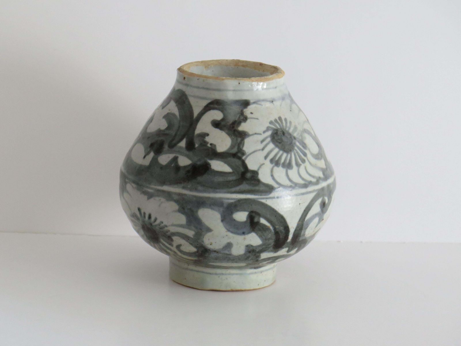 Chinese Porcelain Ming Provincial Jar Or Vase Blue & White, Jiajing 16th Century photo Home Decor
