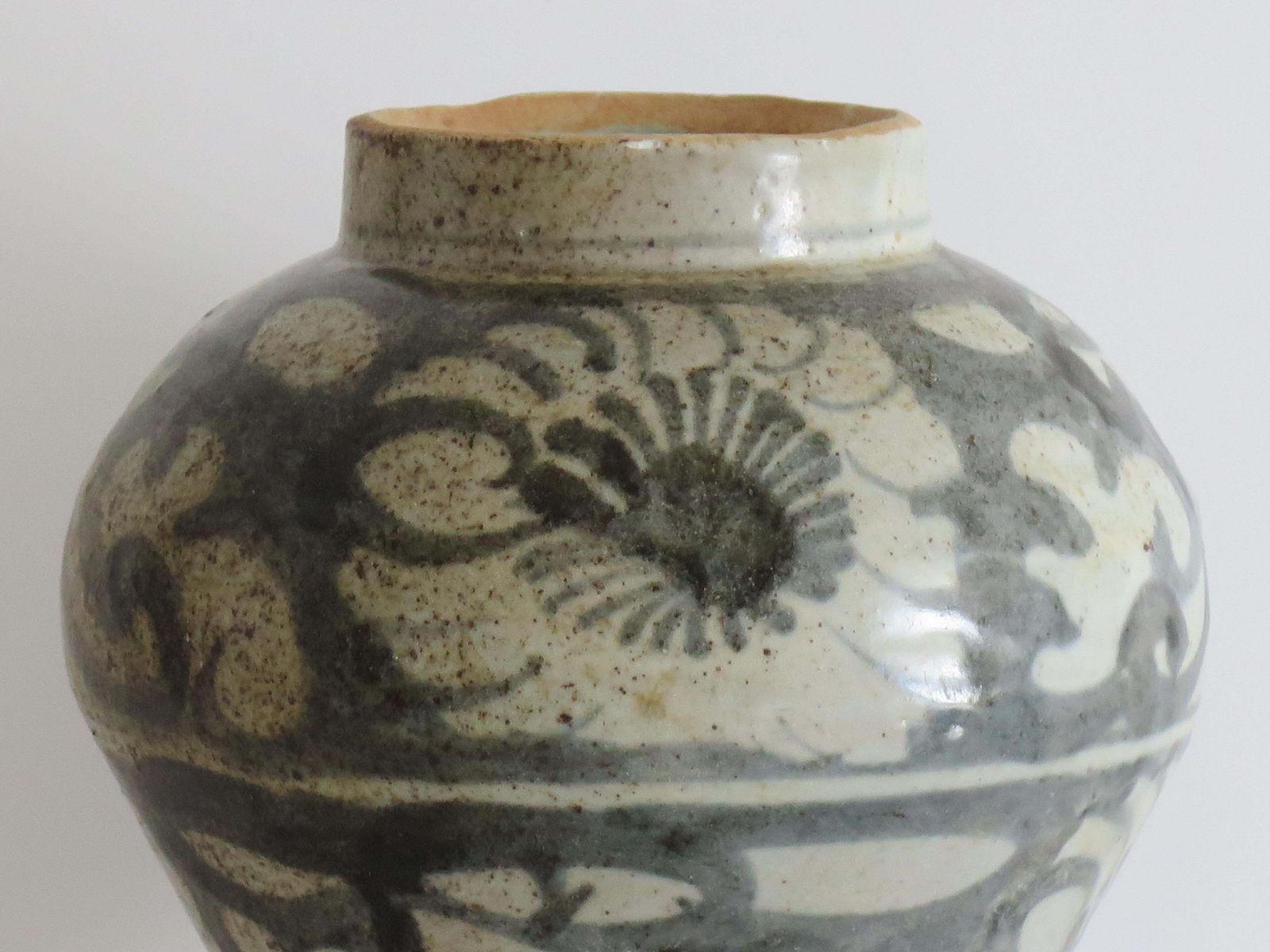 Home Decor Chinese Porcelain Ming Provincial Jar Or Vase Blue & White, Jiajing 16th Century photo