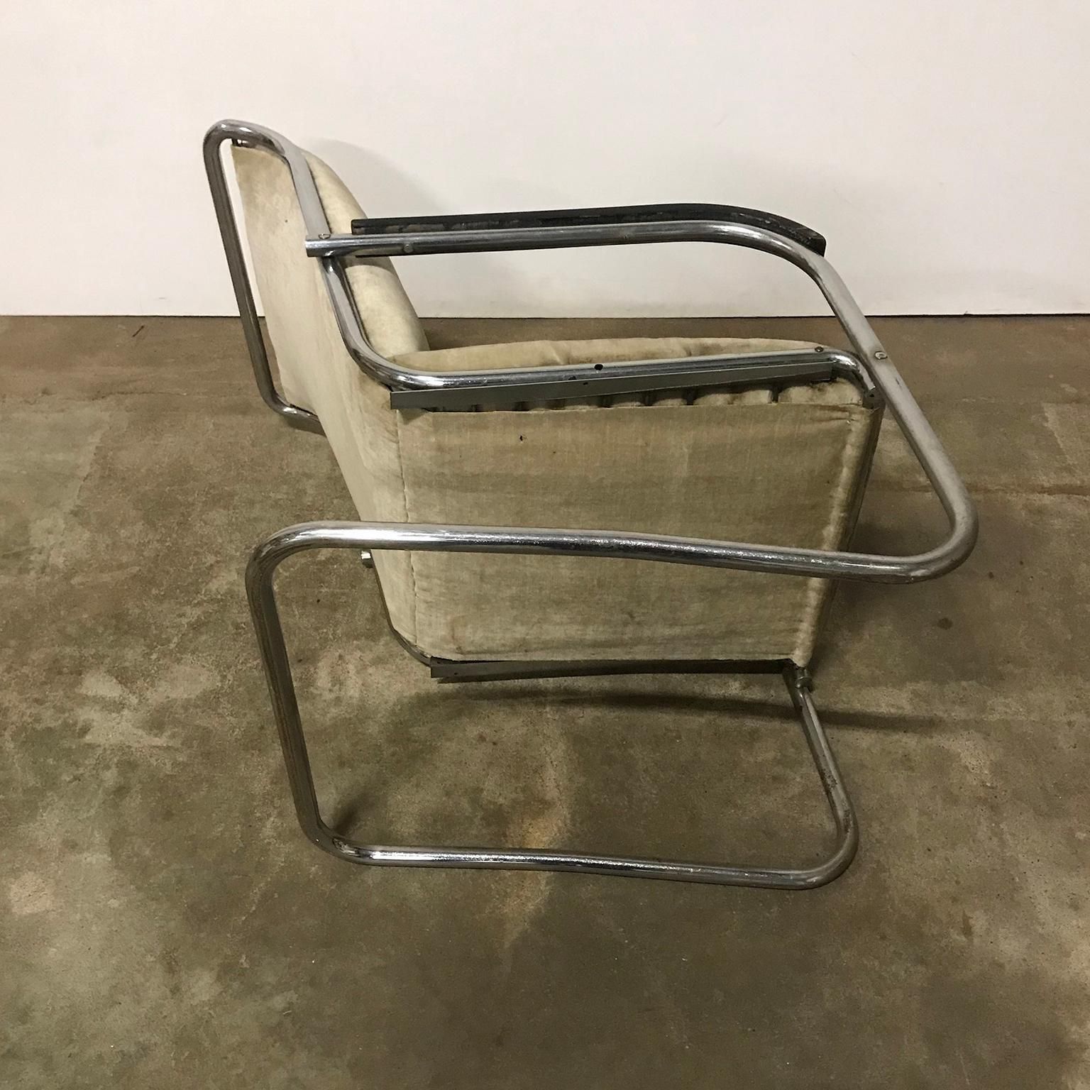 photo vintage 1930, Paul Schuitema Easy Chair, Fabric With Black Lacquered Wooden Armrests