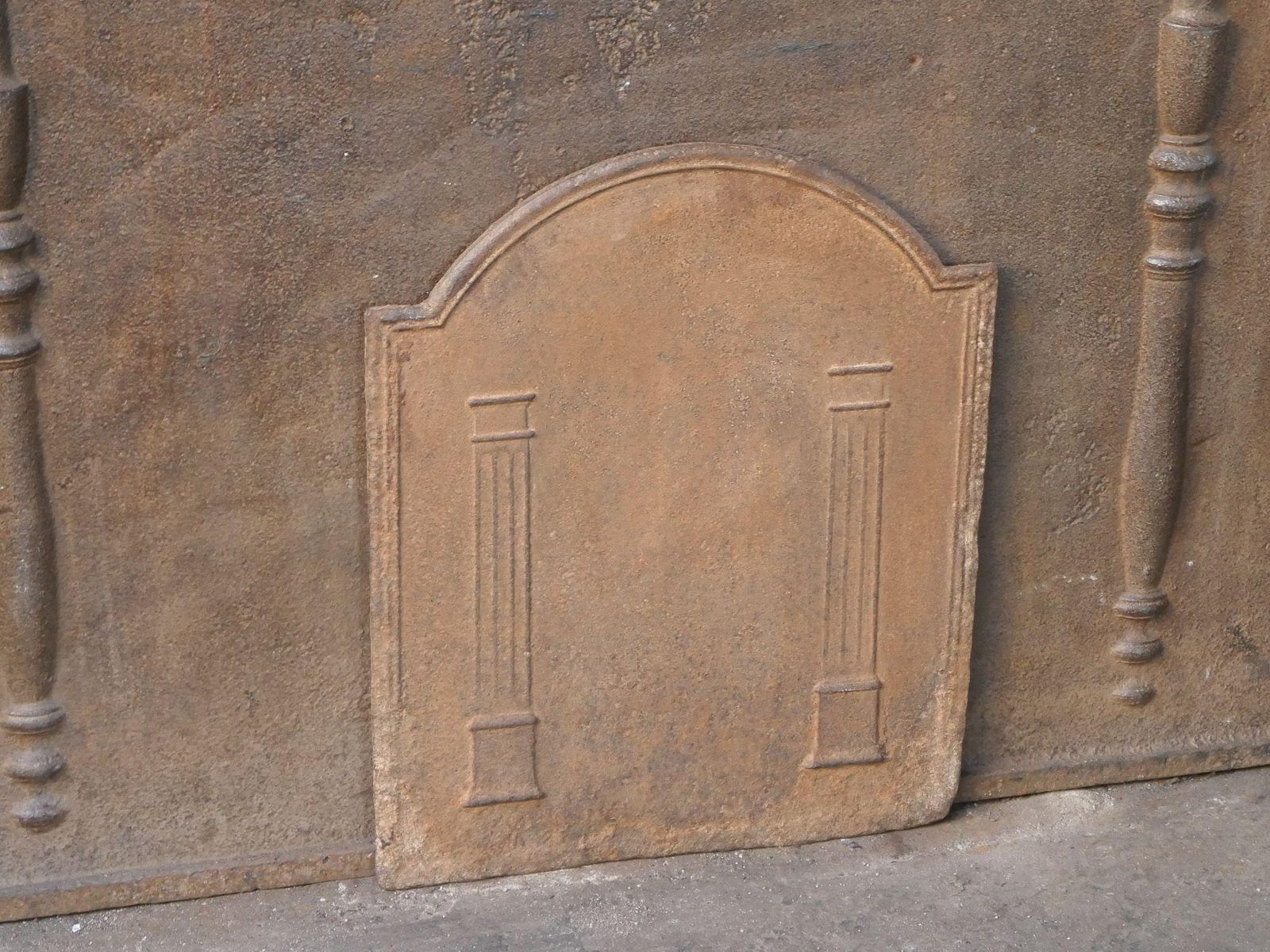 French Neoclassical 'Pillars Of Freedom' Fireback / Backsplash, Early 19th Centu photo vinterior