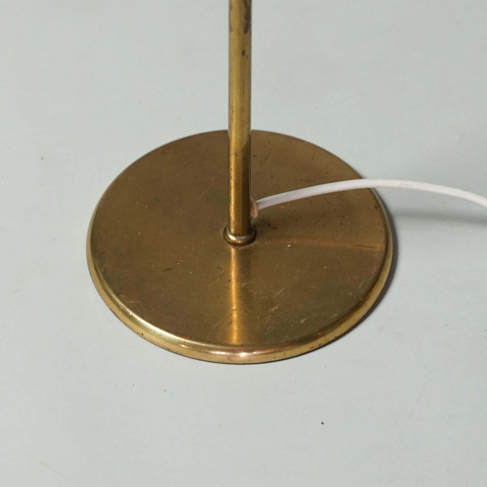 Model 9633 Floor Lamp, Paavo Tynell, Taito Oy, 1940/1950s photo vinterior
