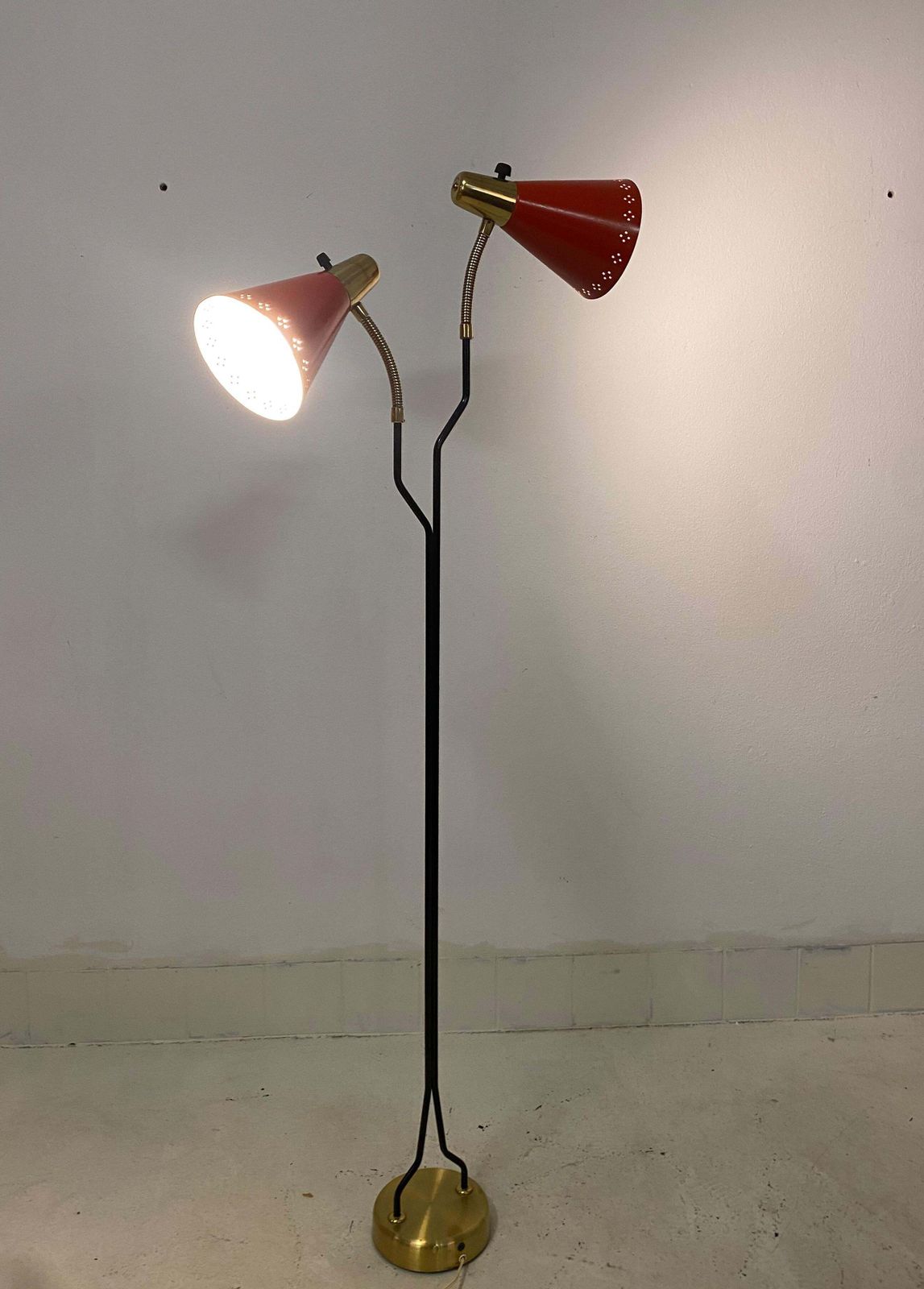 photo furniture Bloor Lamp Brass/Lacquered Metal By Eskilstuna Elektro Fabriks Ab