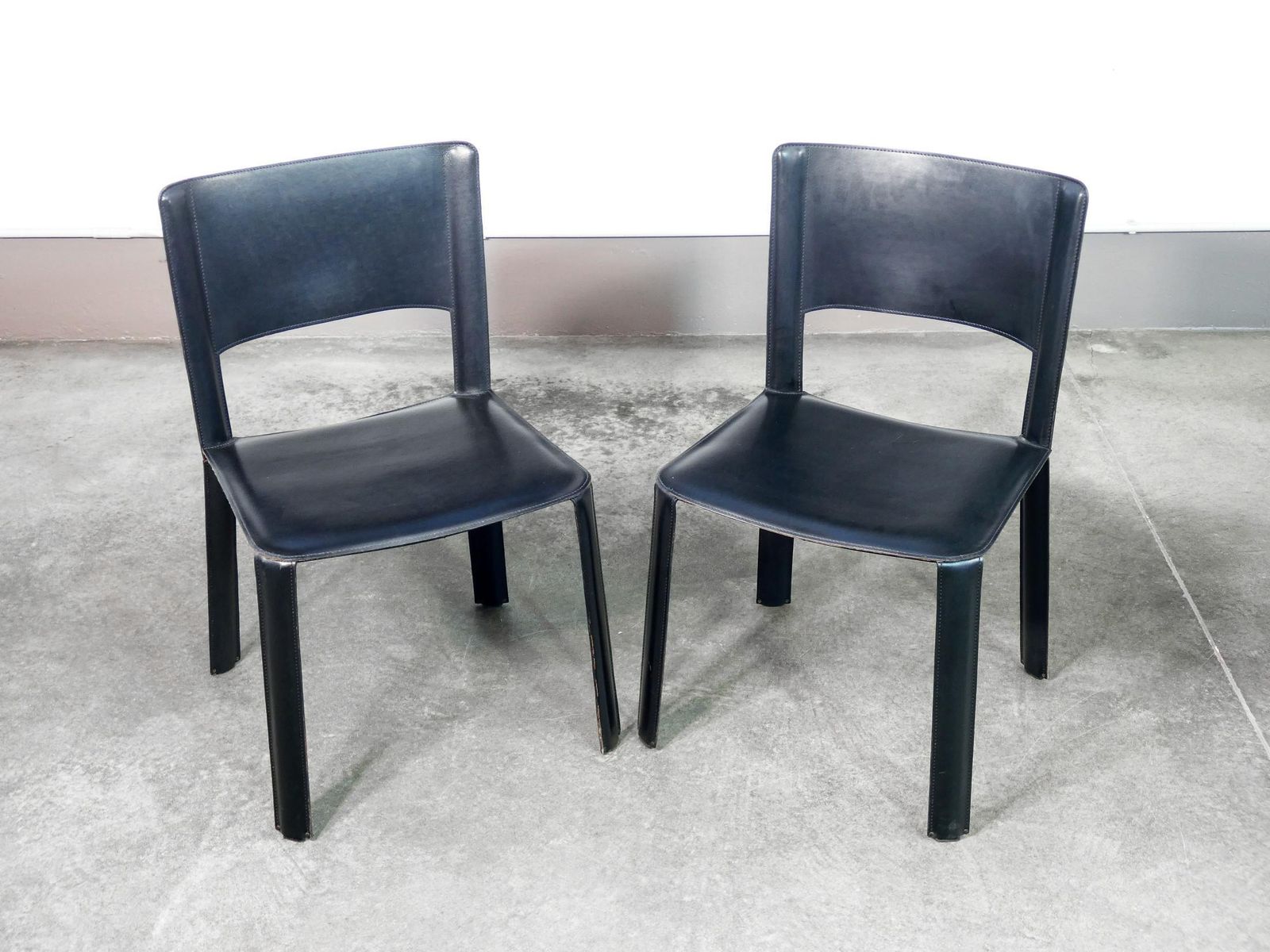 Set Of Six Chairs, Designed By Willy Rizzo For Cidue, In Black Leather. Italy, 1970s photo vinterior