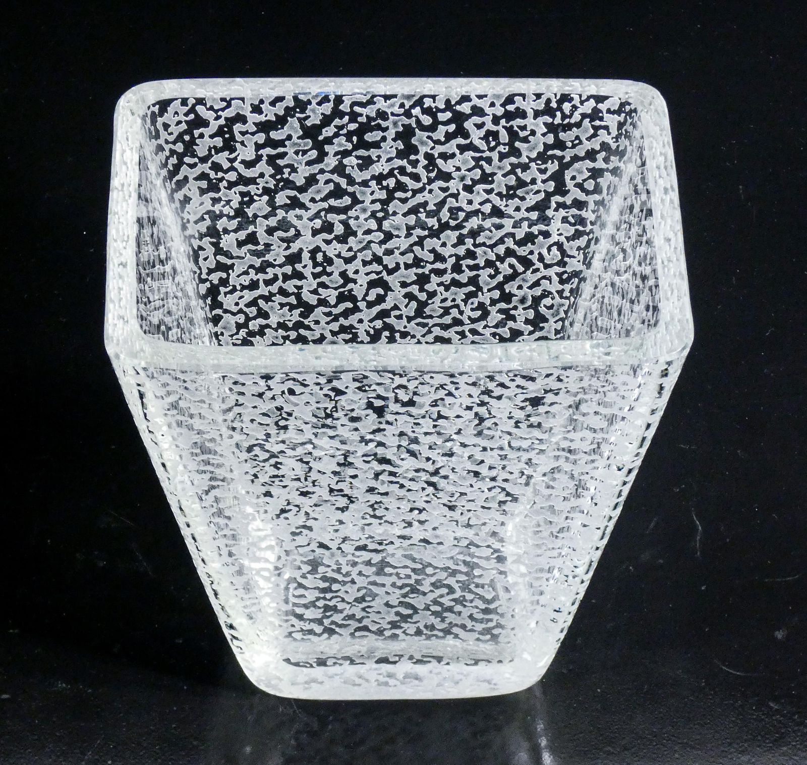 photo furniture Etched Glass Vase Design Conterie & Cristallerie Murano. Anni 60