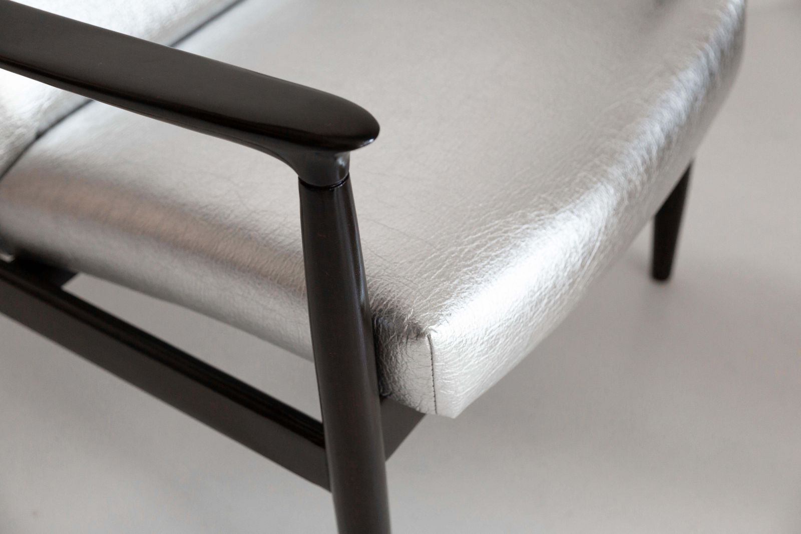 Midcentury Metalic Silver Pineapple Leather Gfm 64 Armchair, Homa, Europe, 1960s photo Furniture