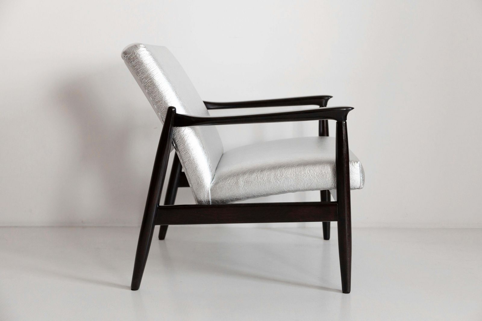 Midcentury Metalic Silver Pineapple Leather Gfm 64 Armchair, Homa, Europe, 1960s photo vintage