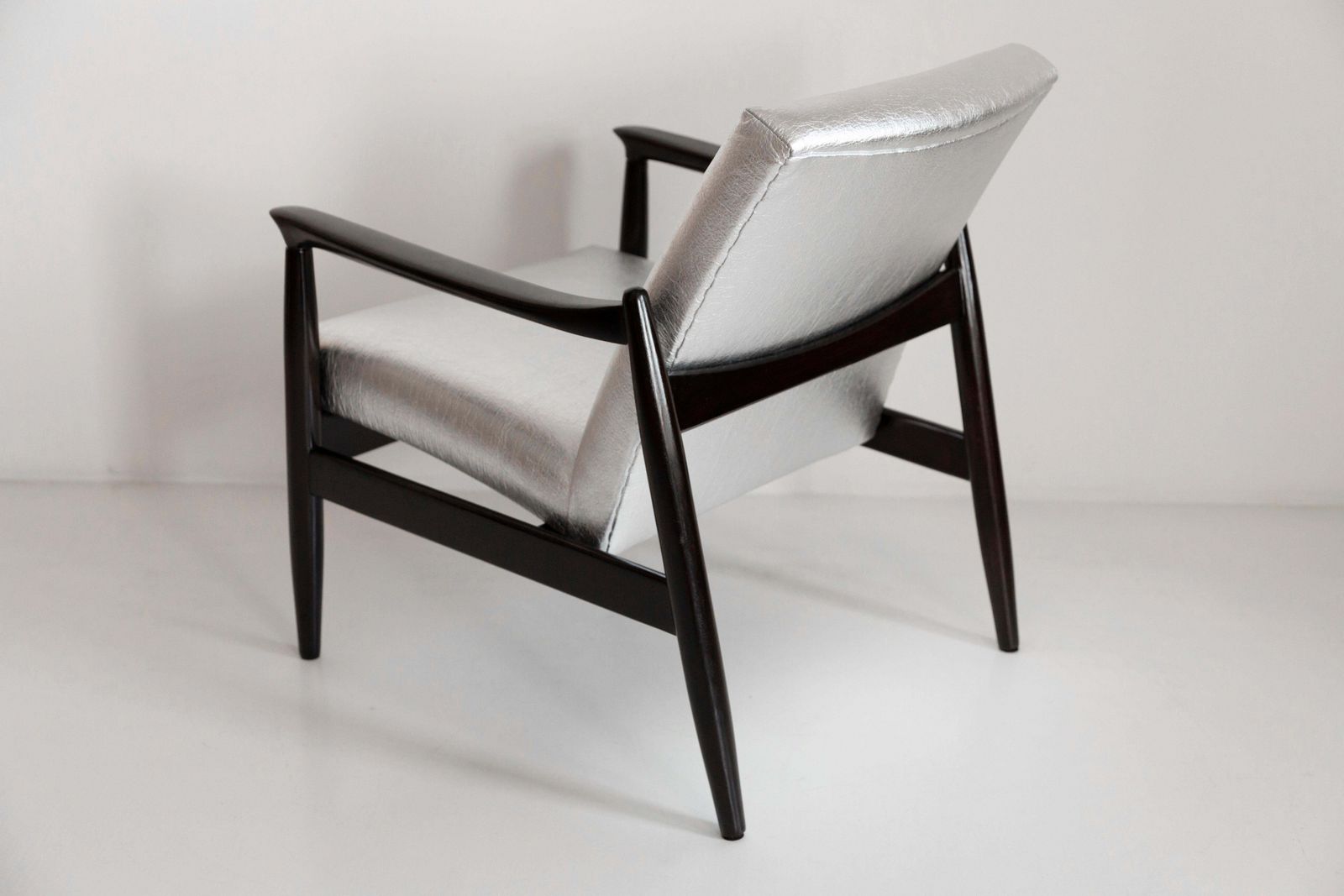 1201.0 Mid Century Metallic Silver Pineapple Leather Gfm 64 Fauteuil, Homa, Europa, Jaren 1960 photo