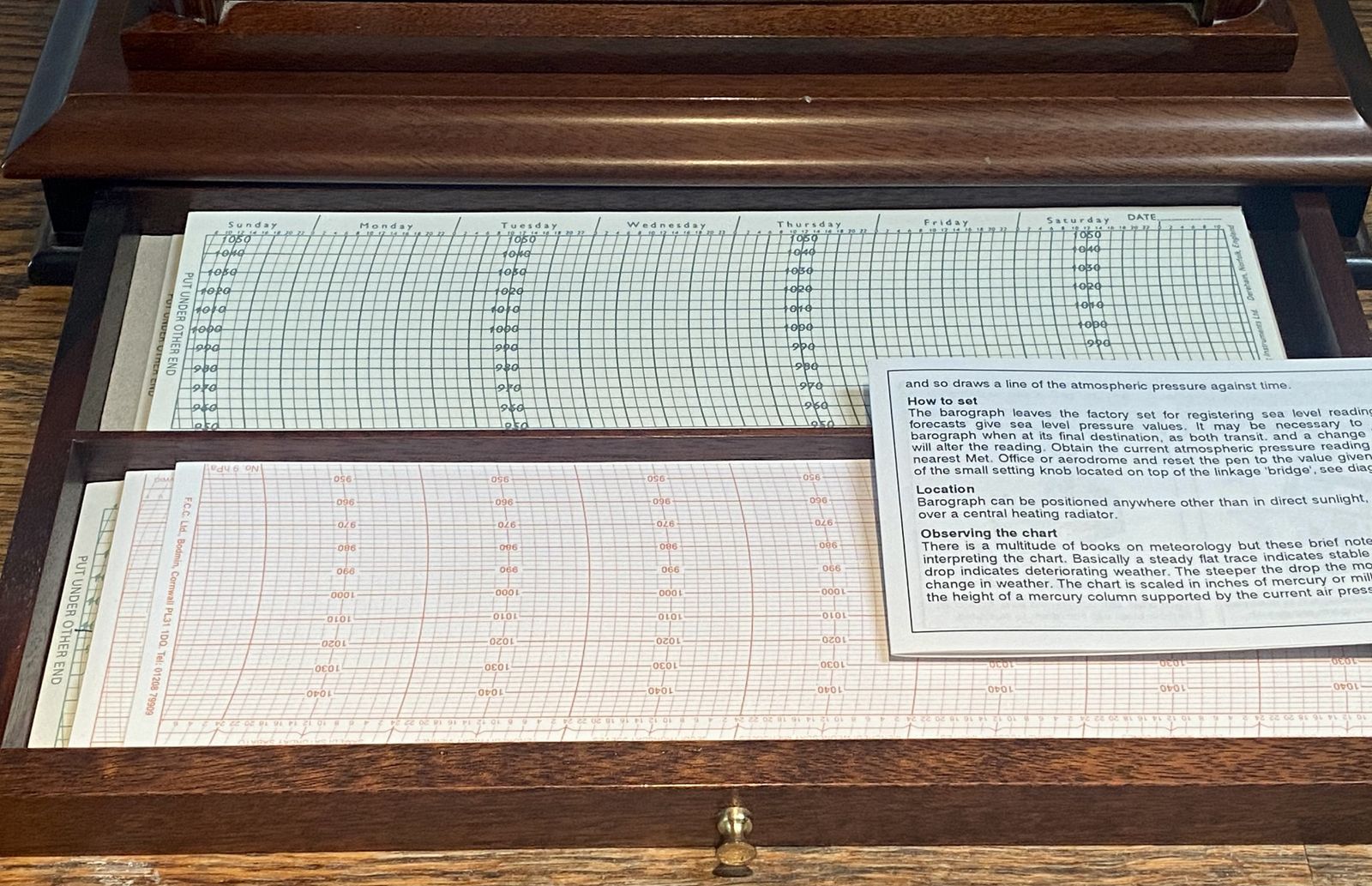 Antique High Quality English Oak And Brass Barograph Aneroid Barometer For Measuring Atmospheric Air Pressure Meteorologist Weather Station Industrial photo vinterior