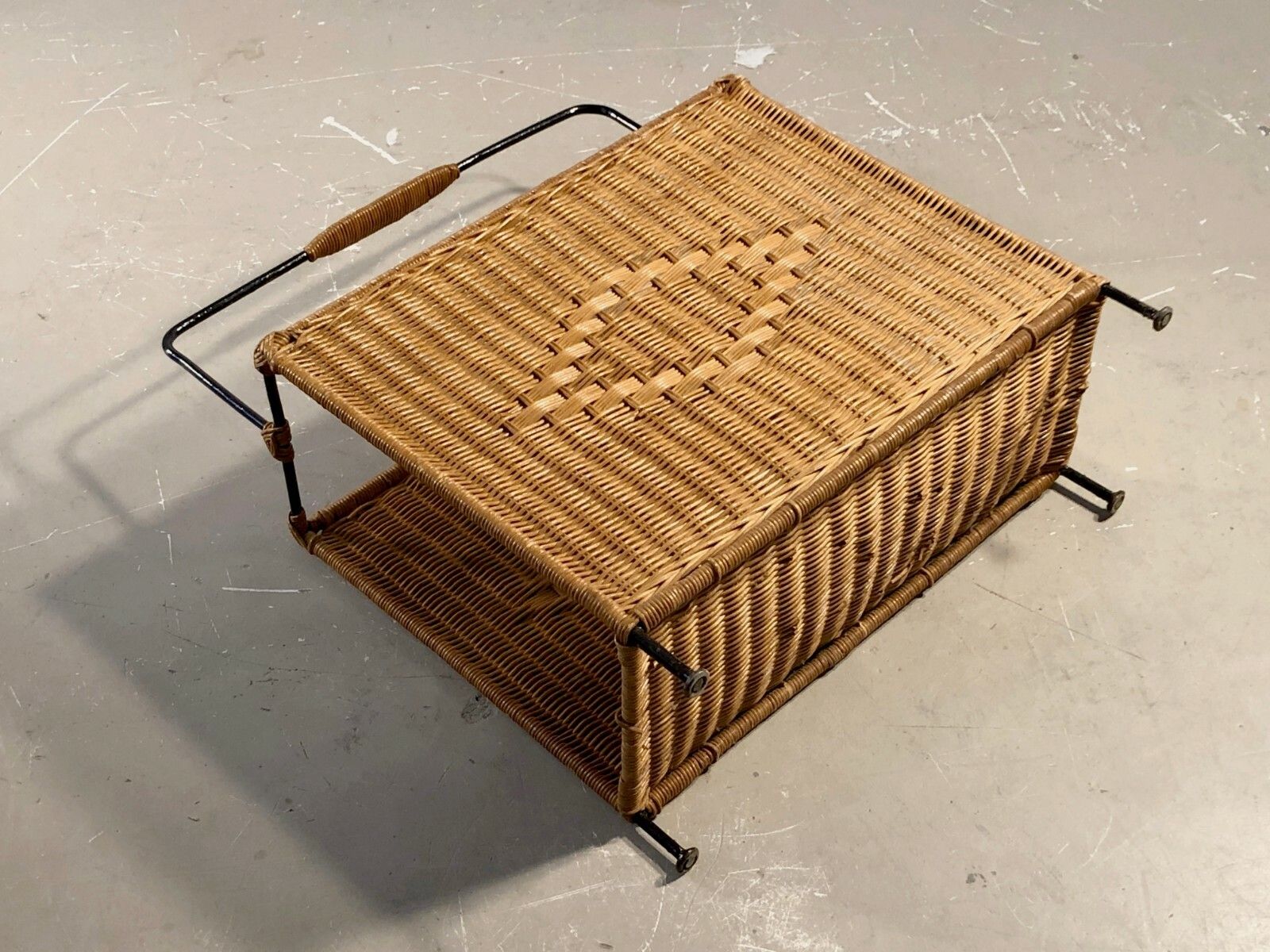 1950 Rattan Modernist Brutalist Shabby Chic Magazine Holder Audoux Minnet Mategot photo vintage
