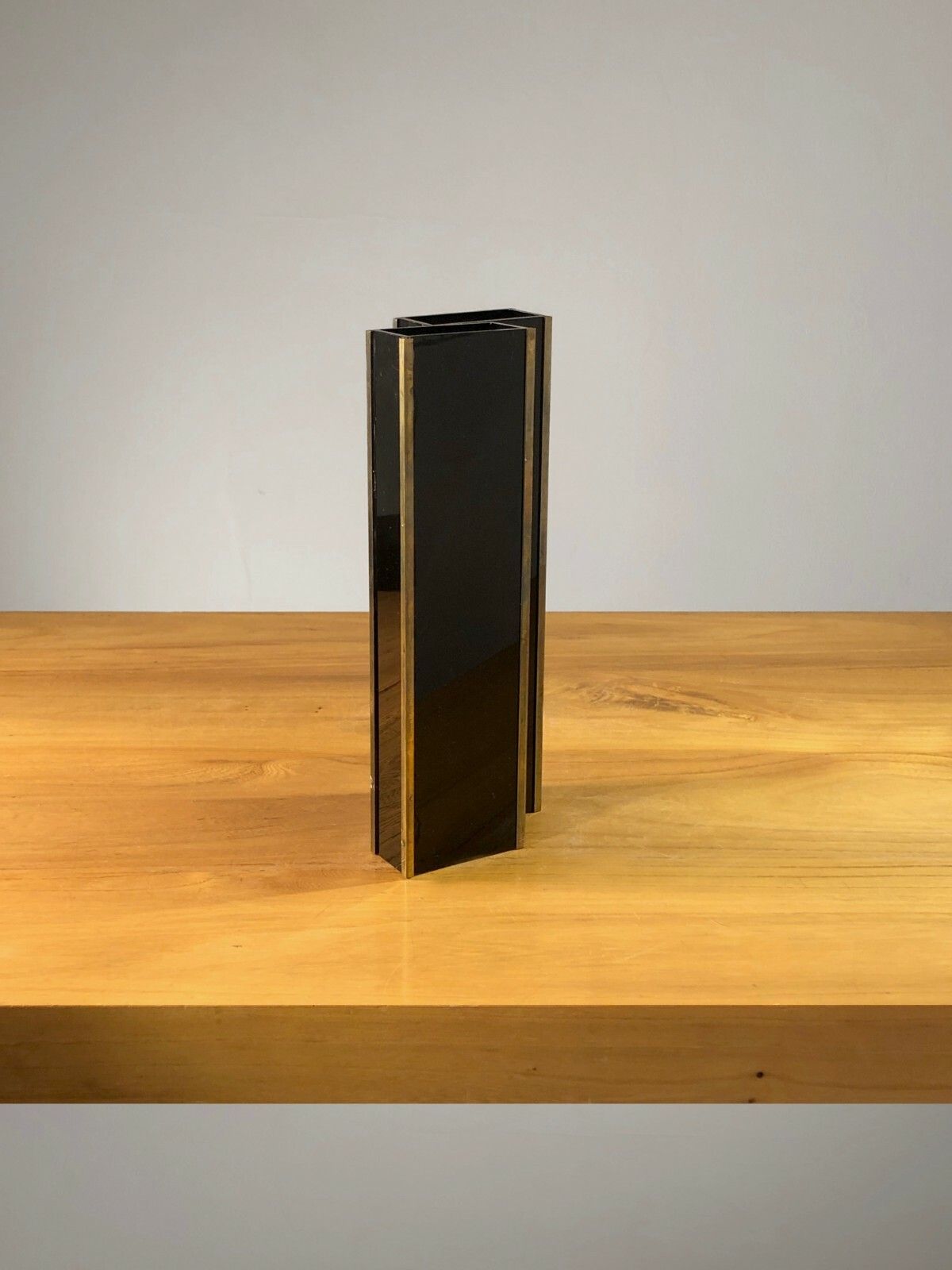1970 Postmodernist Pop Shabby Chic Lucite Plexiglas Soliflor Double Vase
