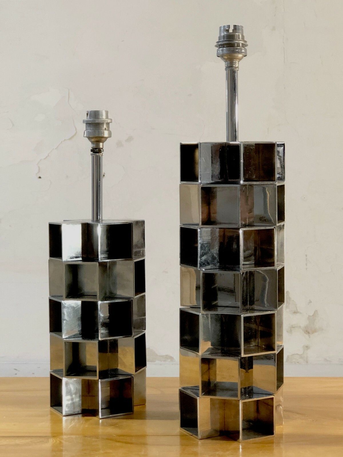photo furniture 1970 2 Shabby Chic Space Age Post Modernist Kinetic Sculpture Lamp Sobrino