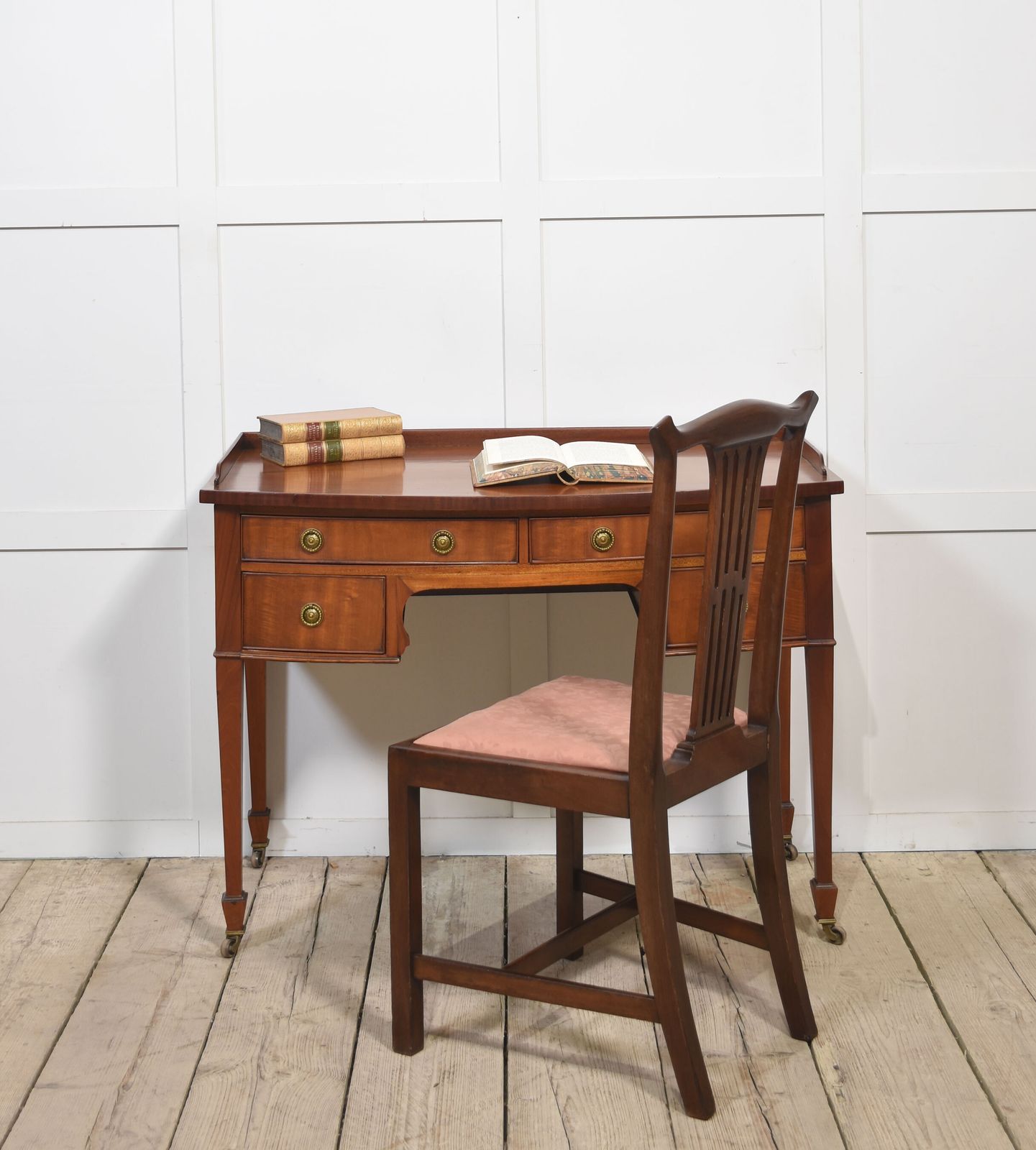 photo furniture Mahogany Writing Table