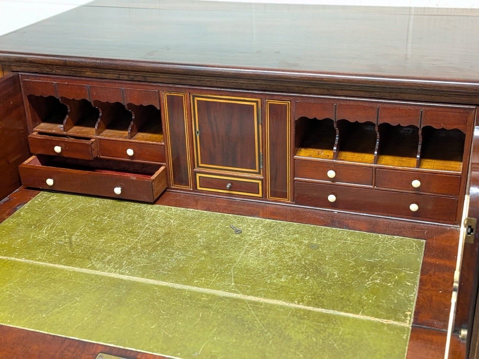 photo vintage Georgian Mahogany Chest Secretaire