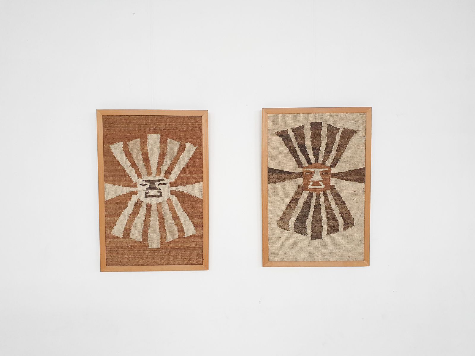 Set Van Twee Gebreide Wollen Wandobjecten, Ca. Jaren 1960