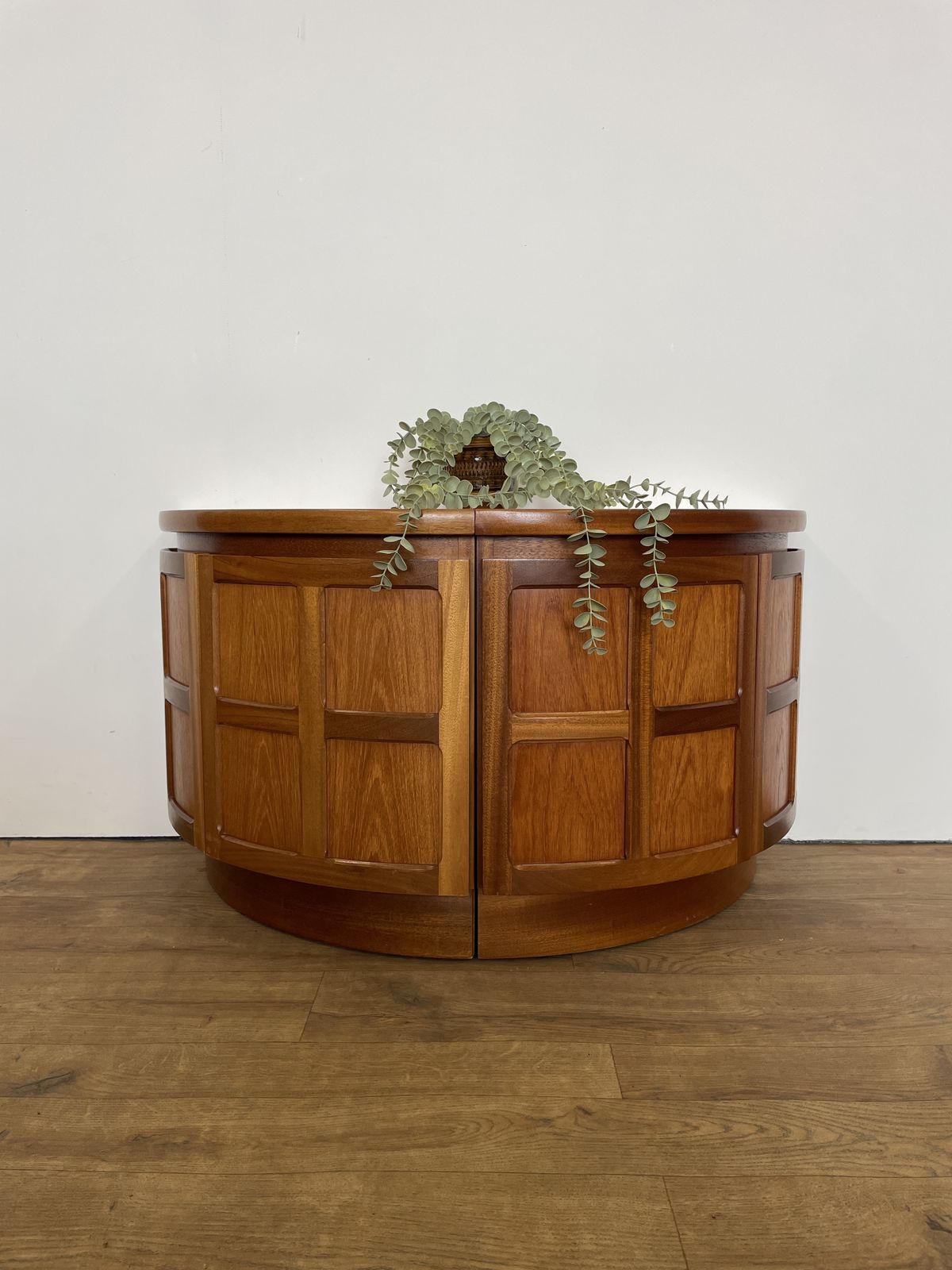 Pair Of Mid Century Teak Corner Bedsides By Nathan Furniture, 1960s photo vintage