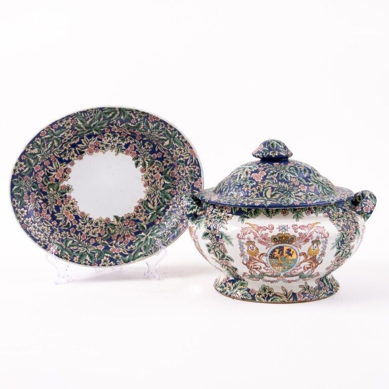 Antique 19th Century Chinese Export Hand Painted Ceramic Porcelain Dutch Armorial Tureen With Stand